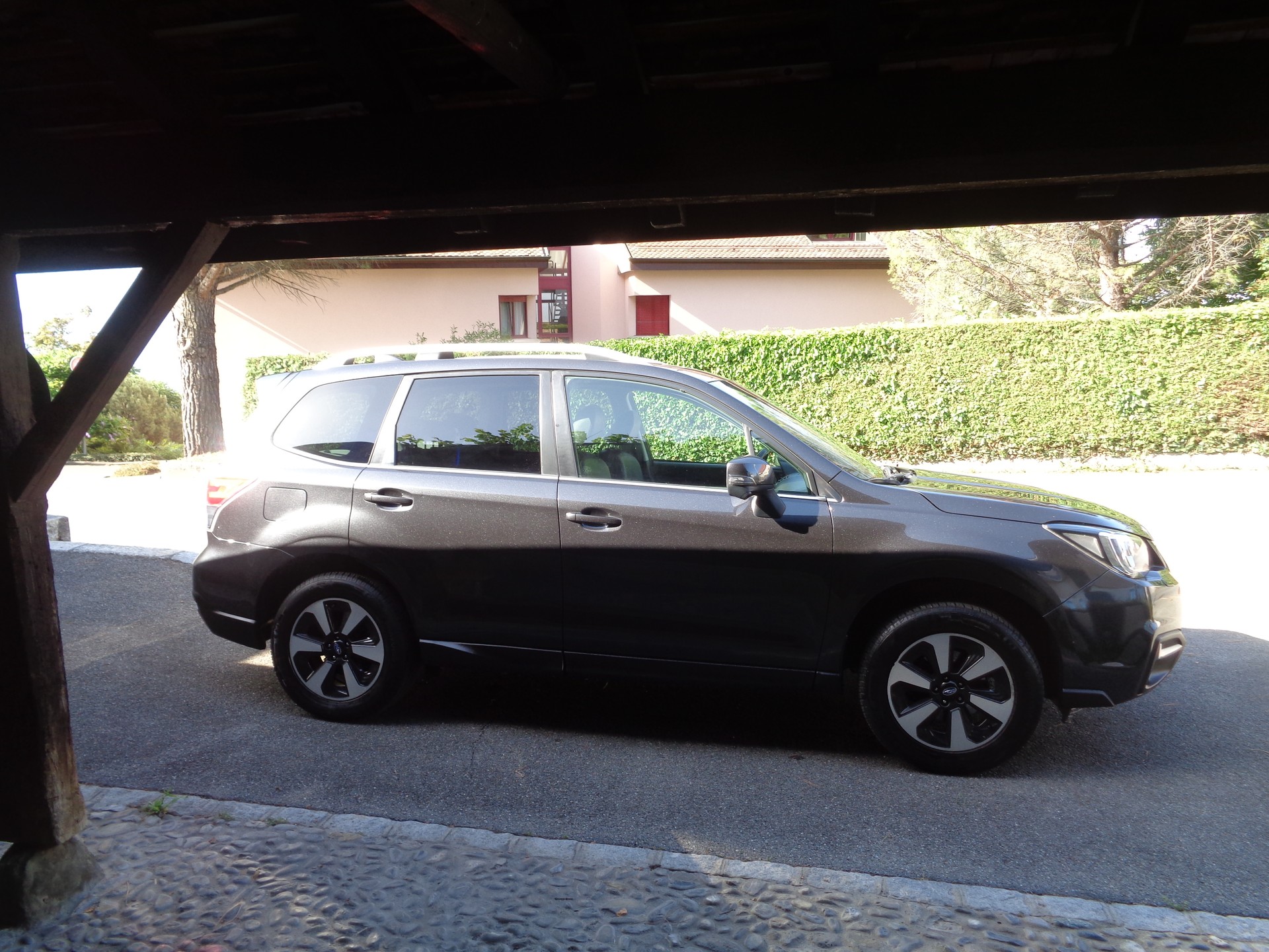 SUBARU Forester 2.0i Swiss Plus Lineartronic-image-5