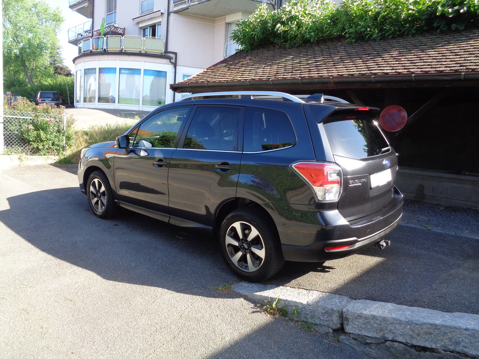SUBARU Forester 2.0i Swiss Plus Lineartronic-image-3