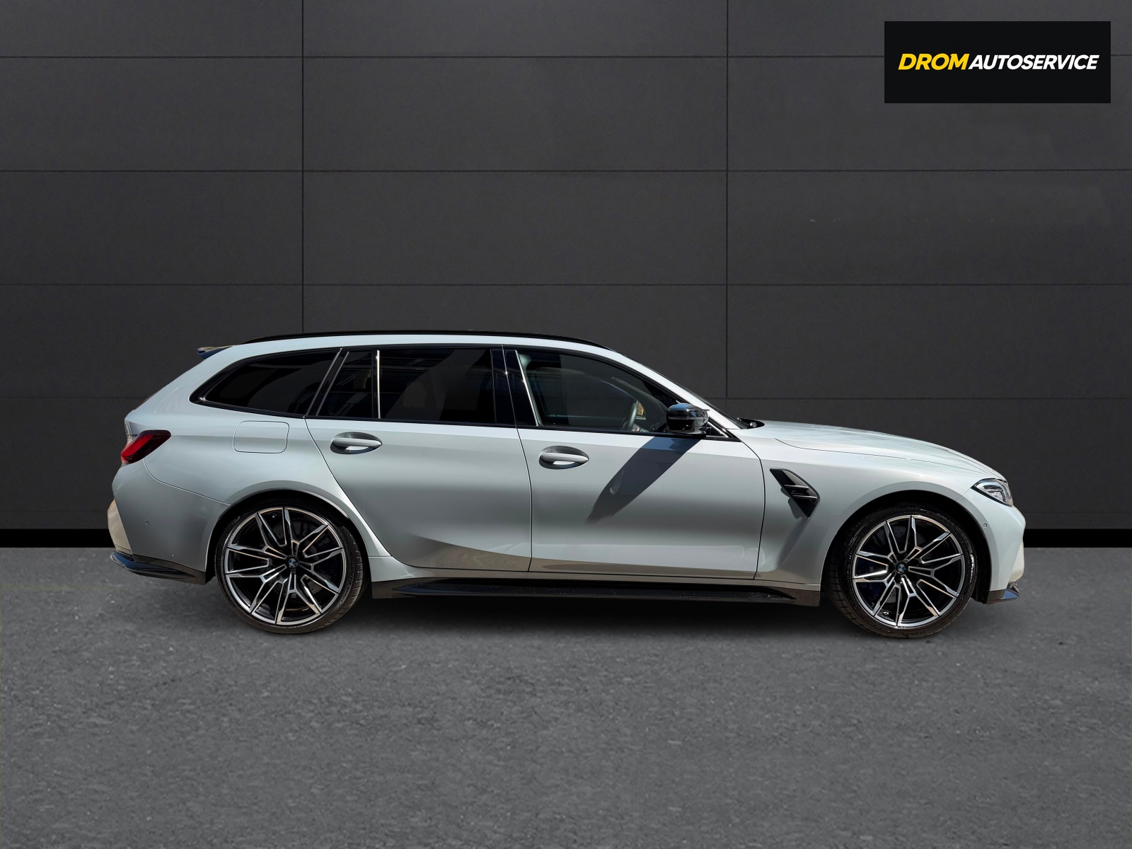 BMW M3 Touring xDrive Competition M-image-6