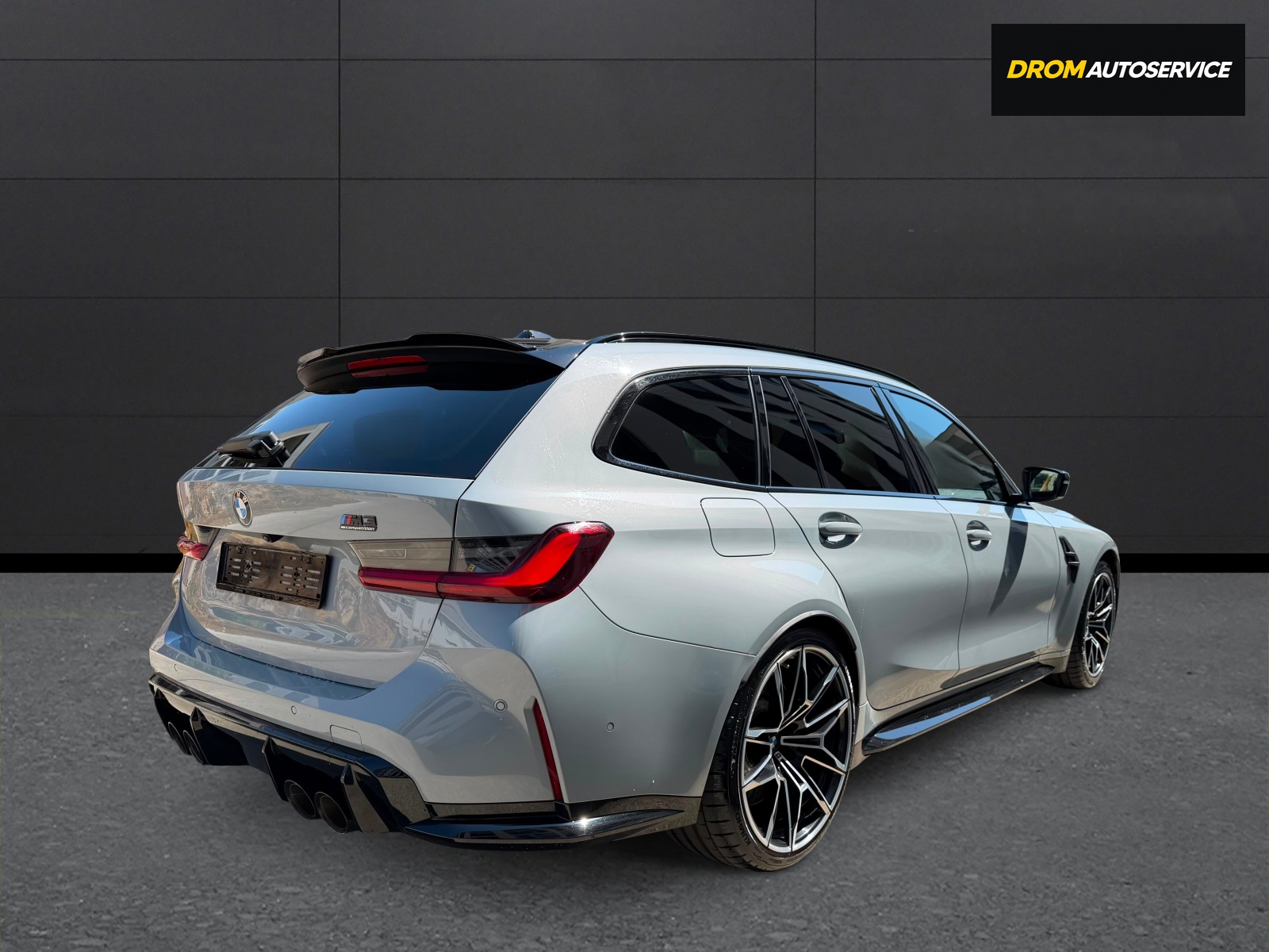 BMW M3 Touring xDrive Competition M-image-5