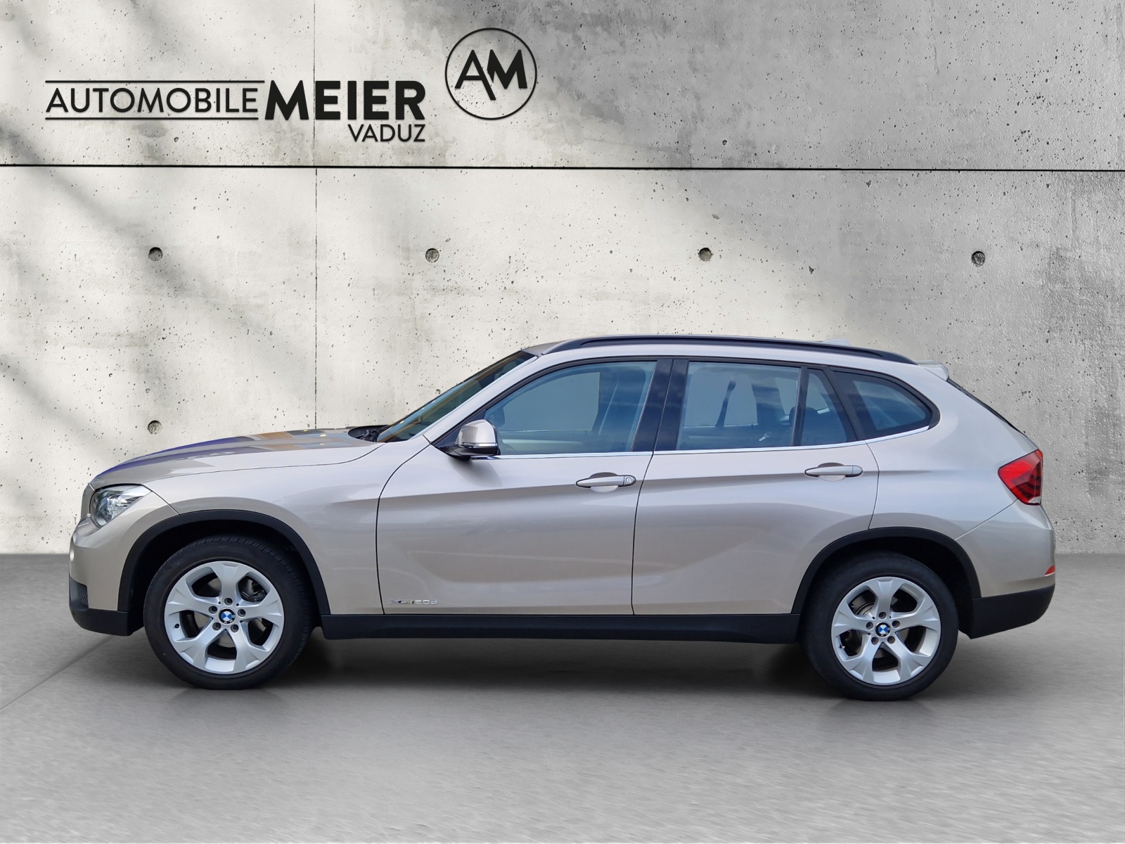 BMW X1 E84 20d xDrive-showroom-element-1