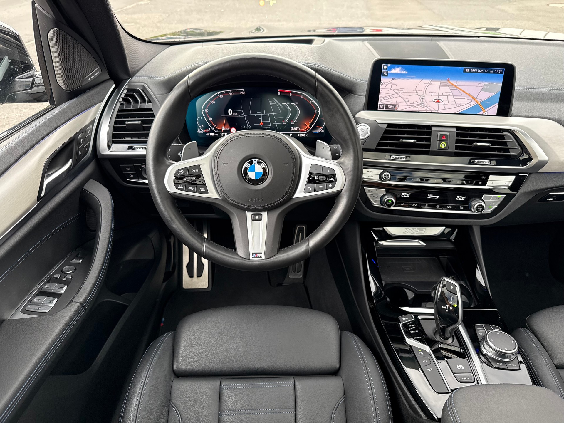 BMW X3 20d xDrive paddles *Traumausstattung*-image-19