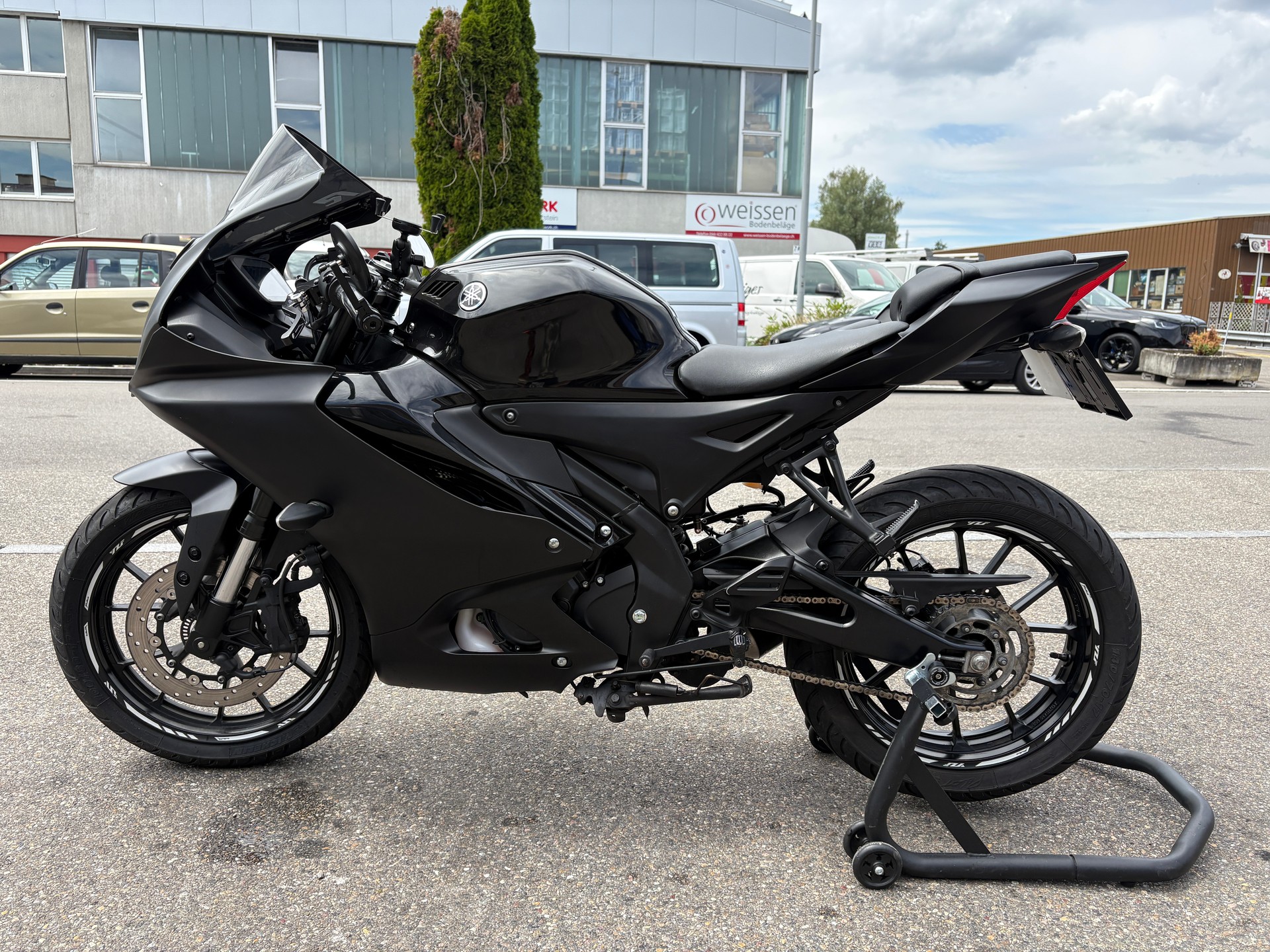 YAMAHA YZF-R 125 ABS-image-3