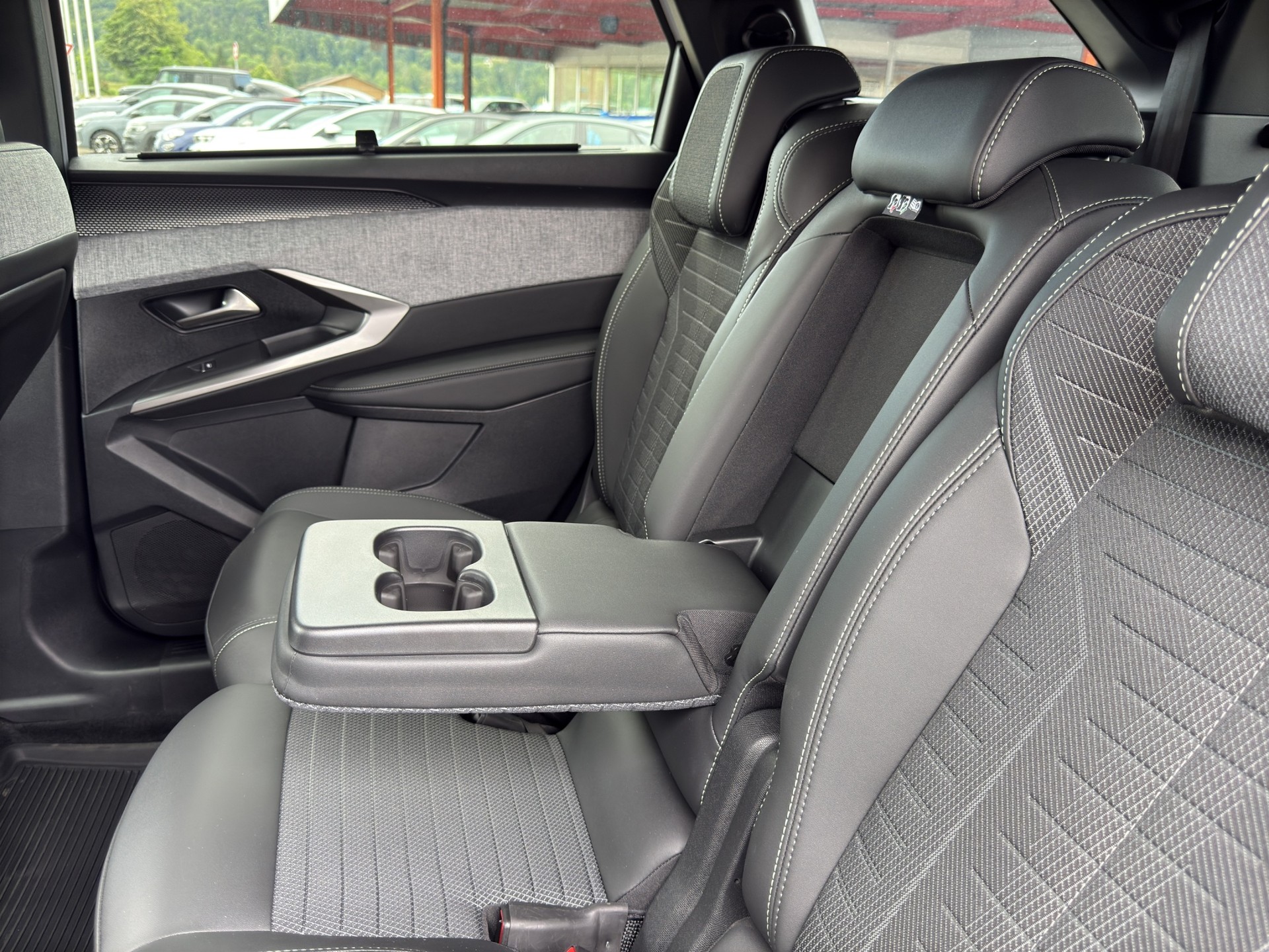 PEUGEOT 5008 1.2 Hybrid e-DCS6 GT 7 Plätzer-image-30