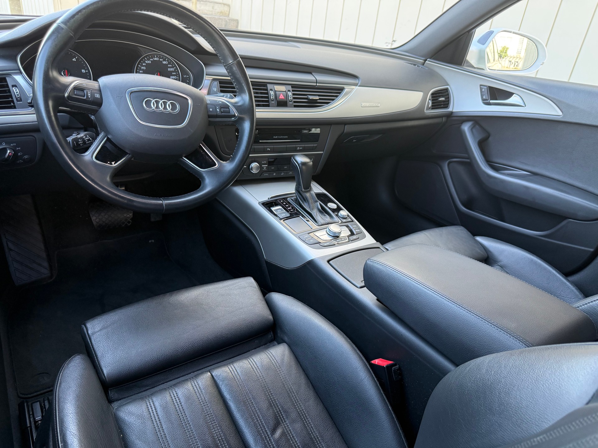 AUDI A6 Avant 3.0 TDI V6 quattro S-tronic-image-5