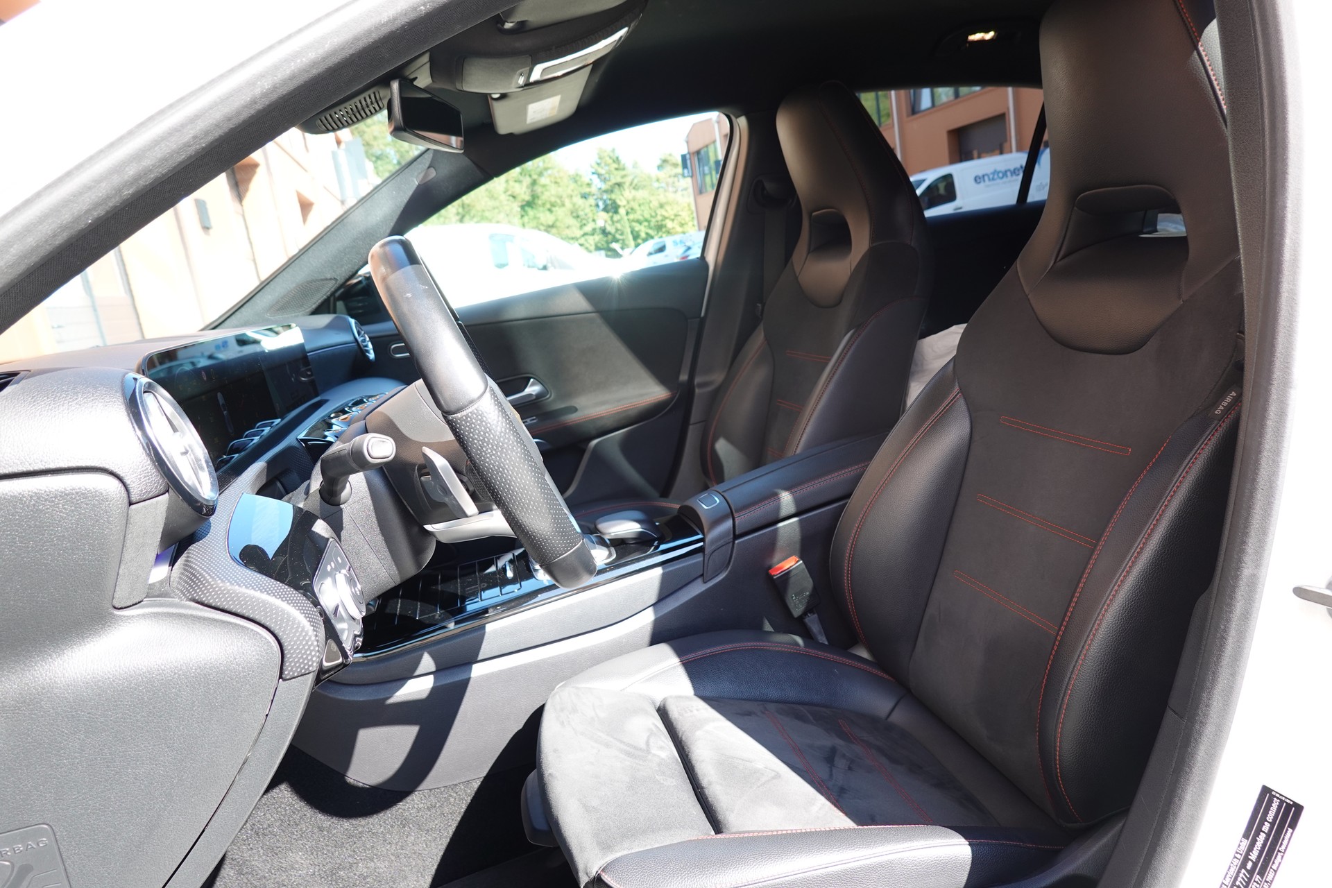 MERCEDES-BENZ A 250 AMG Line 7G-DCT "*Pack AMG Line * Caméra de Recul * Tempomat Adaptatif * Clim Auto * Sièges AMG * Aide à la Conduite *"-image-22