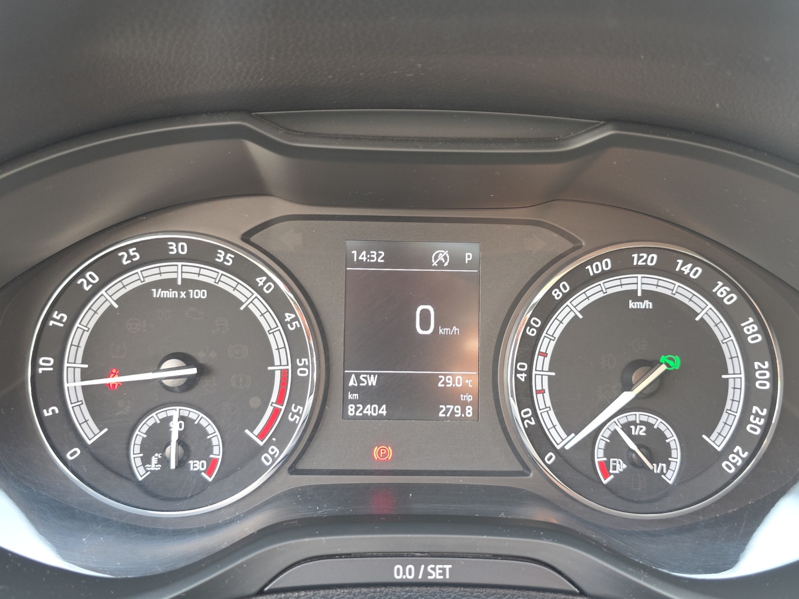 SKODA Karoq 2.0 TDI CR Ambition 4x4 DSG-image-7