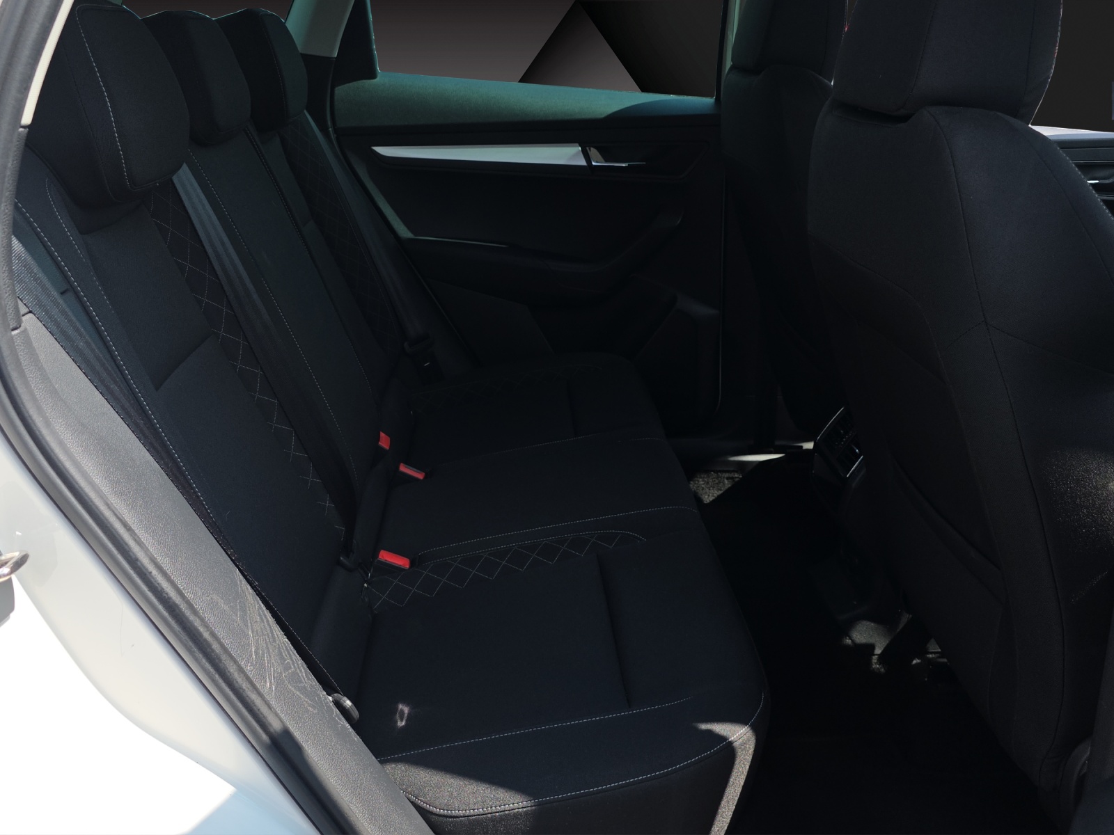 SKODA Karoq 2.0 TDI CR Ambition 4x4 DSG-image-17
