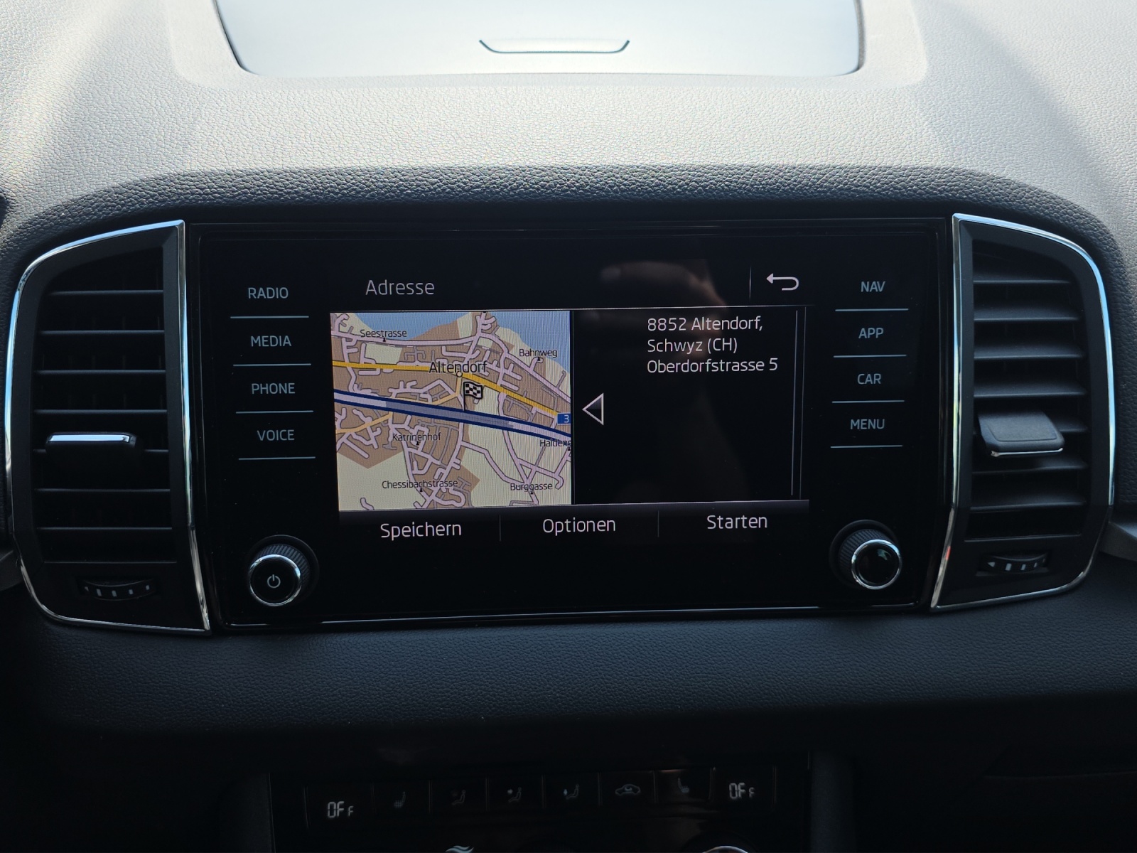 SKODA Karoq 2.0 TDI CR Ambition 4x4 DSG-image-10