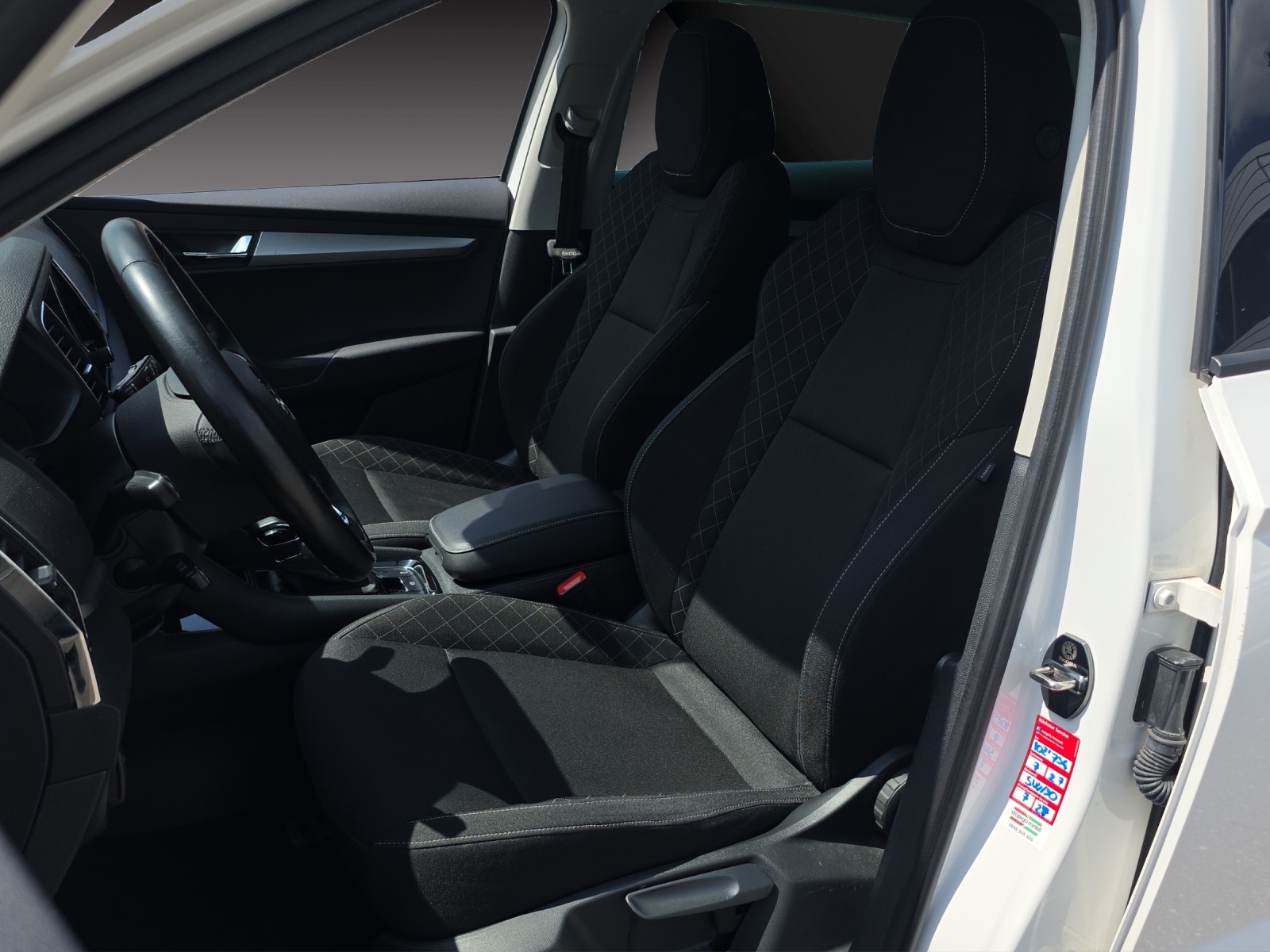 SKODA Karoq 2.0 TDI CR Ambition 4x4 DSG-image-14