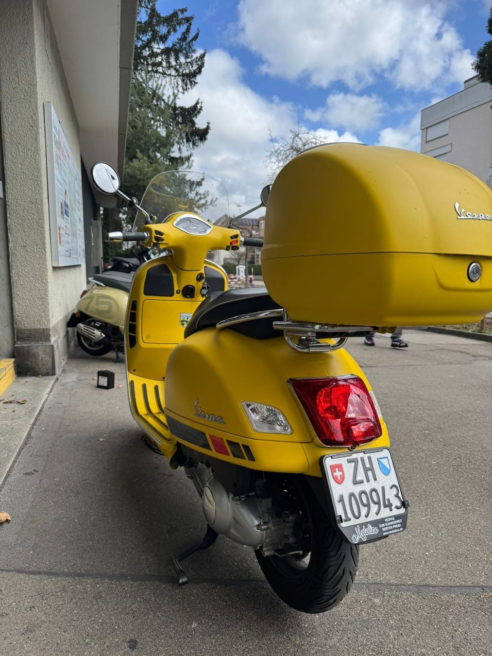 PIAGGIO Vespa GTS Super 300 i.e ABS-image-1