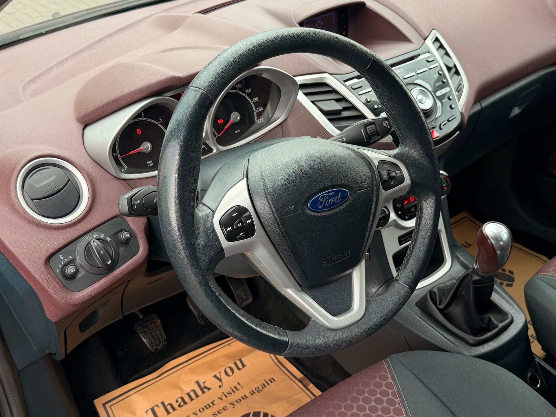 FORD Fiesta 1.6 16V Titanium-image-11
