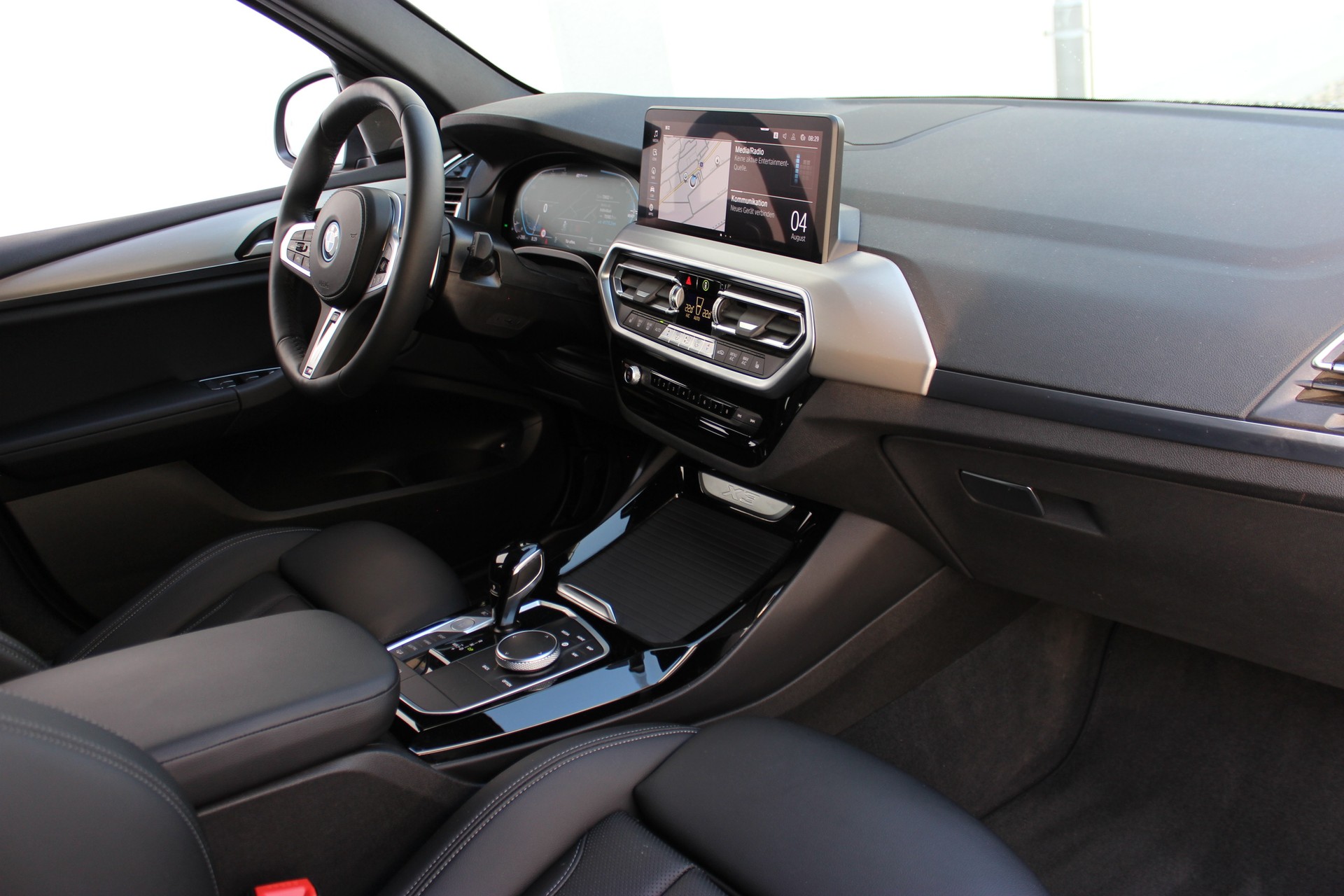 BMW X3 xDrive 30e M Sport-showroom-element-2