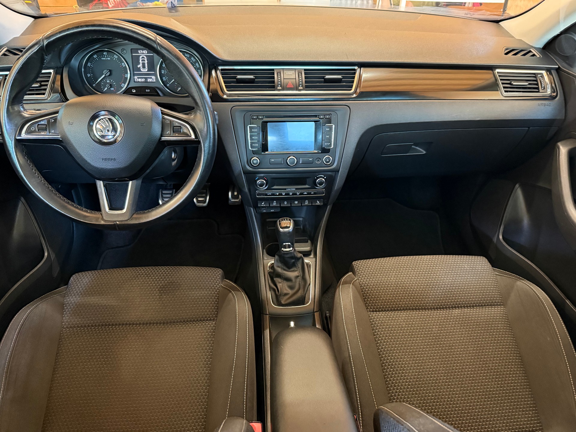 SKODA Rapid Spaceback 1.2 TSI Elegance-image-8