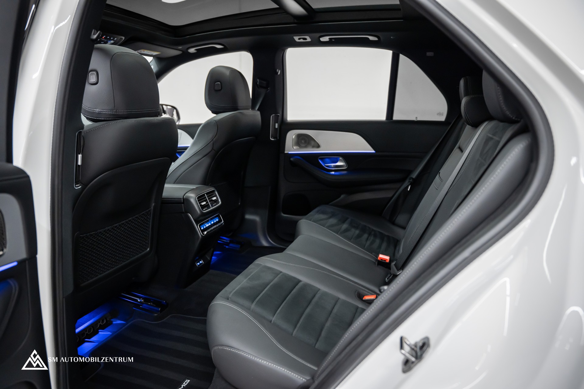 MERCEDES-BENZ GLE 450 AMG Line 4matic / Werksgarantie / Panorama / 360° / AHK / Head-Up-image-16