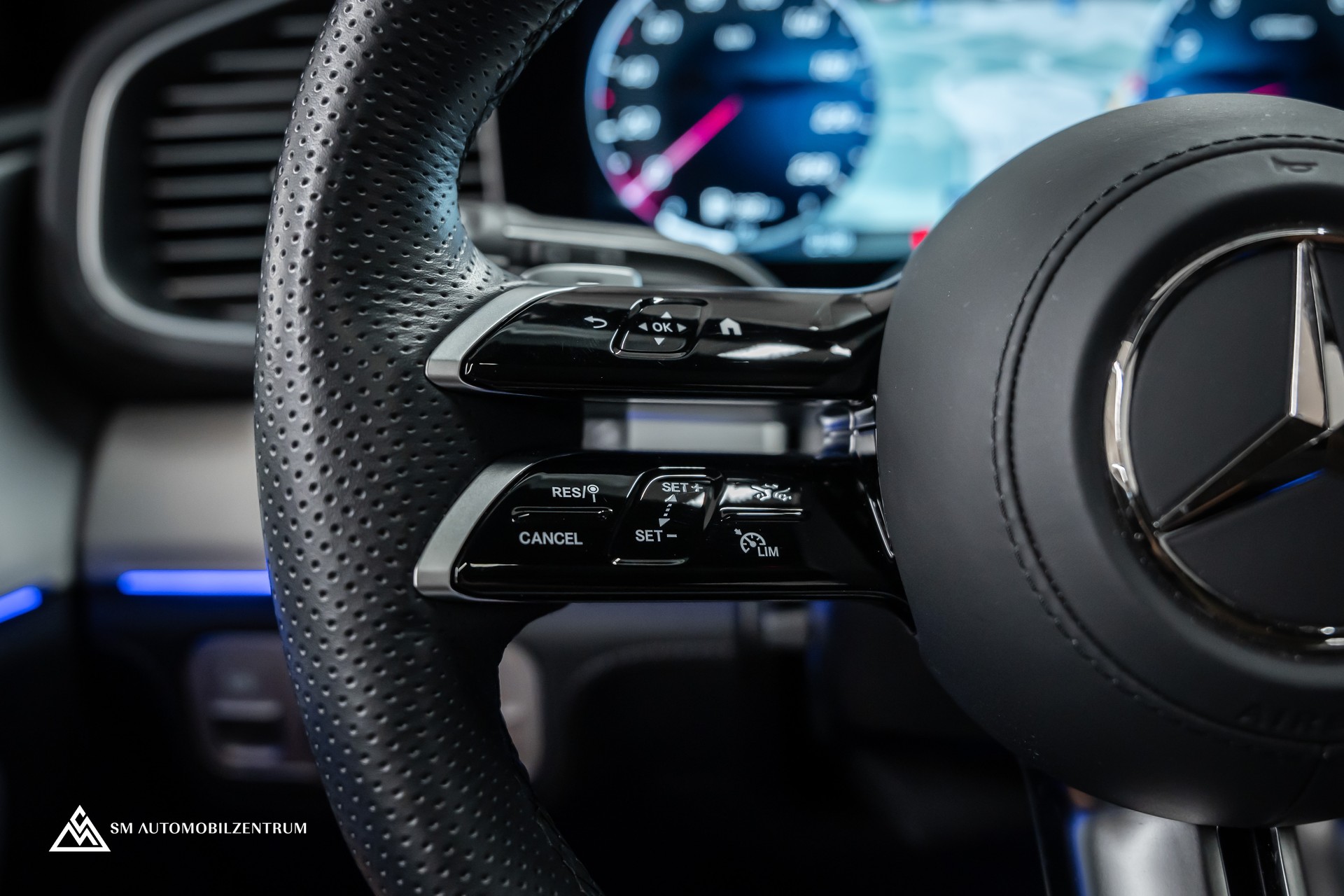 MERCEDES-BENZ GLE 450 AMG Line 4matic / Werksgarantie / Panorama / 360° / AHK / Head-Up-image-24