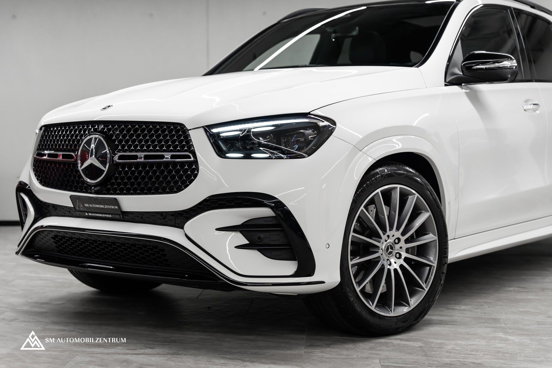 MERCEDES-BENZ GLE 450 AMG Line 4matic / Werksgarantie / Panorama / 360° / AHK / Head-Up-showroom-element-3