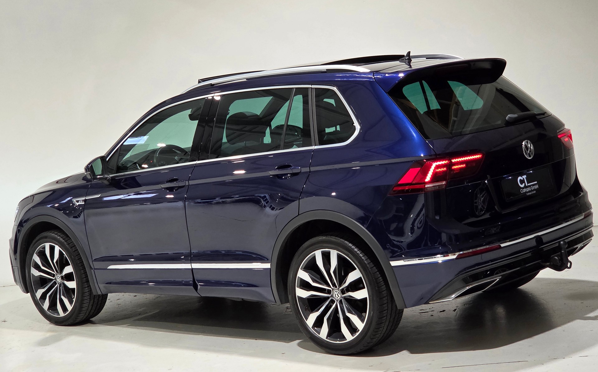 VW Tiguan 2.0TSI RLine 4Motion DSG-showroom-element-2