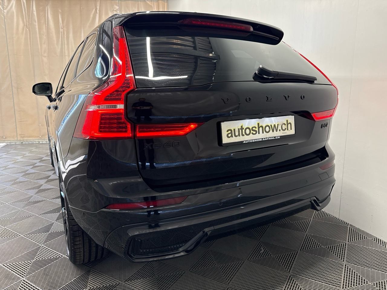 VOLVO XC60 B5 MHD AWD Black Edition Plus Geartronic-image-19