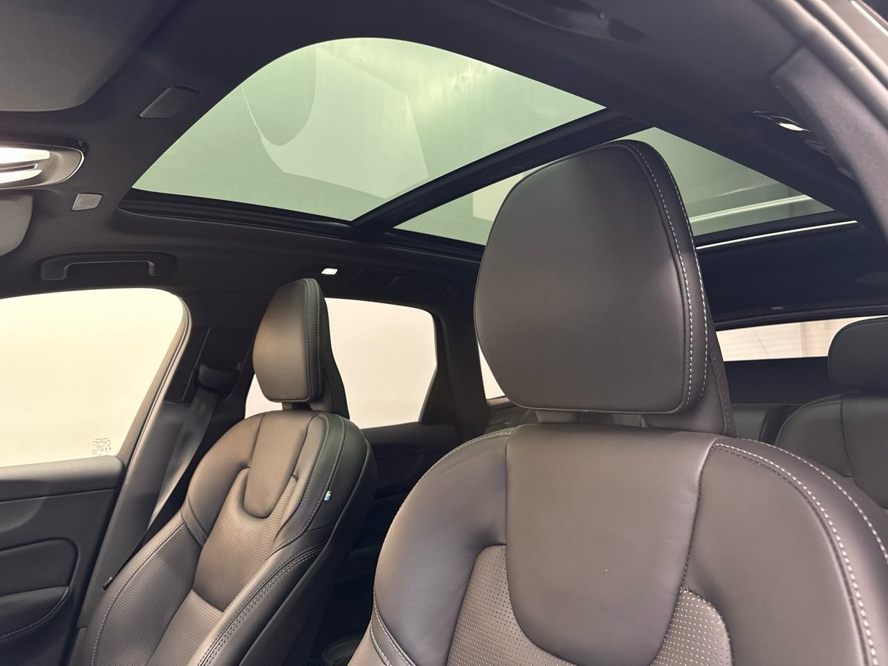 VOLVO XC60 B5 MHD AWD Black Edition Plus Geartronic-image-8