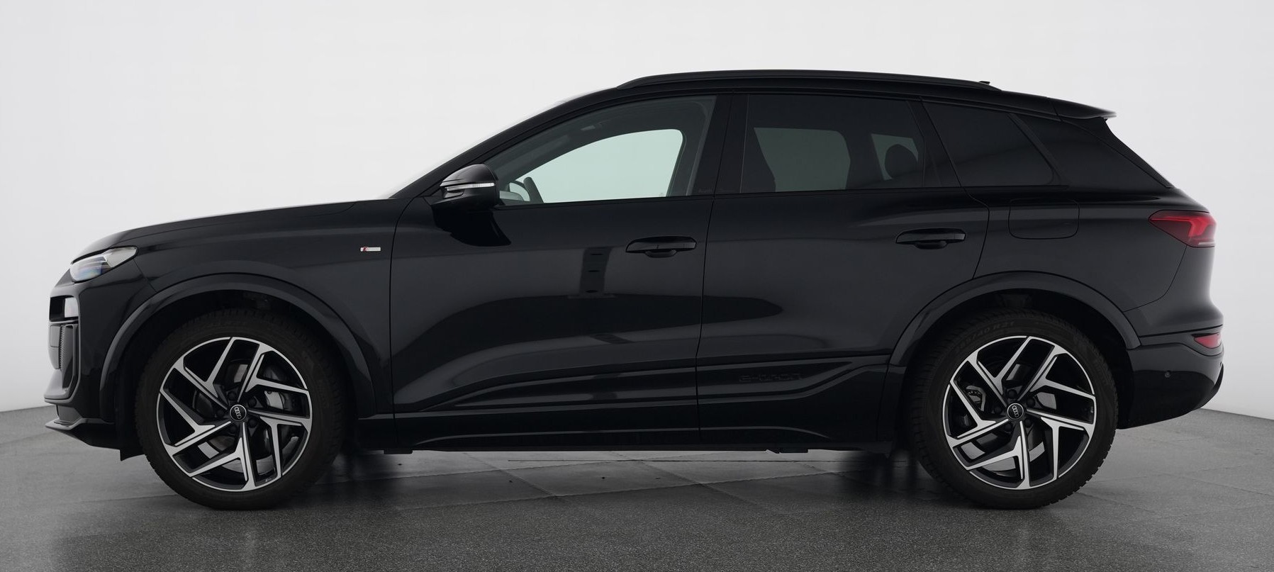 AUDI Q6 e-tron quattro S-line Tech pro mit traumhafter Ausstattung-showroom-element-1