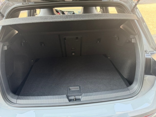 VW Golf 1.5 eTSI mHEV ACT R-Line 75 Edition DSG-image-5