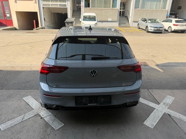 VW Golf 1.5 eTSI mHEV ACT R-Line 75 Edition DSG-image-3