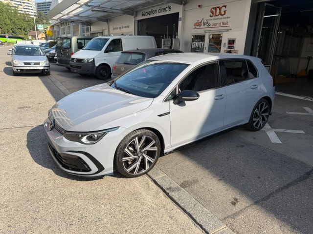 VW Golf 1.5 eTSI mHEV ACT R-Line 75 Edition DSG-image-2