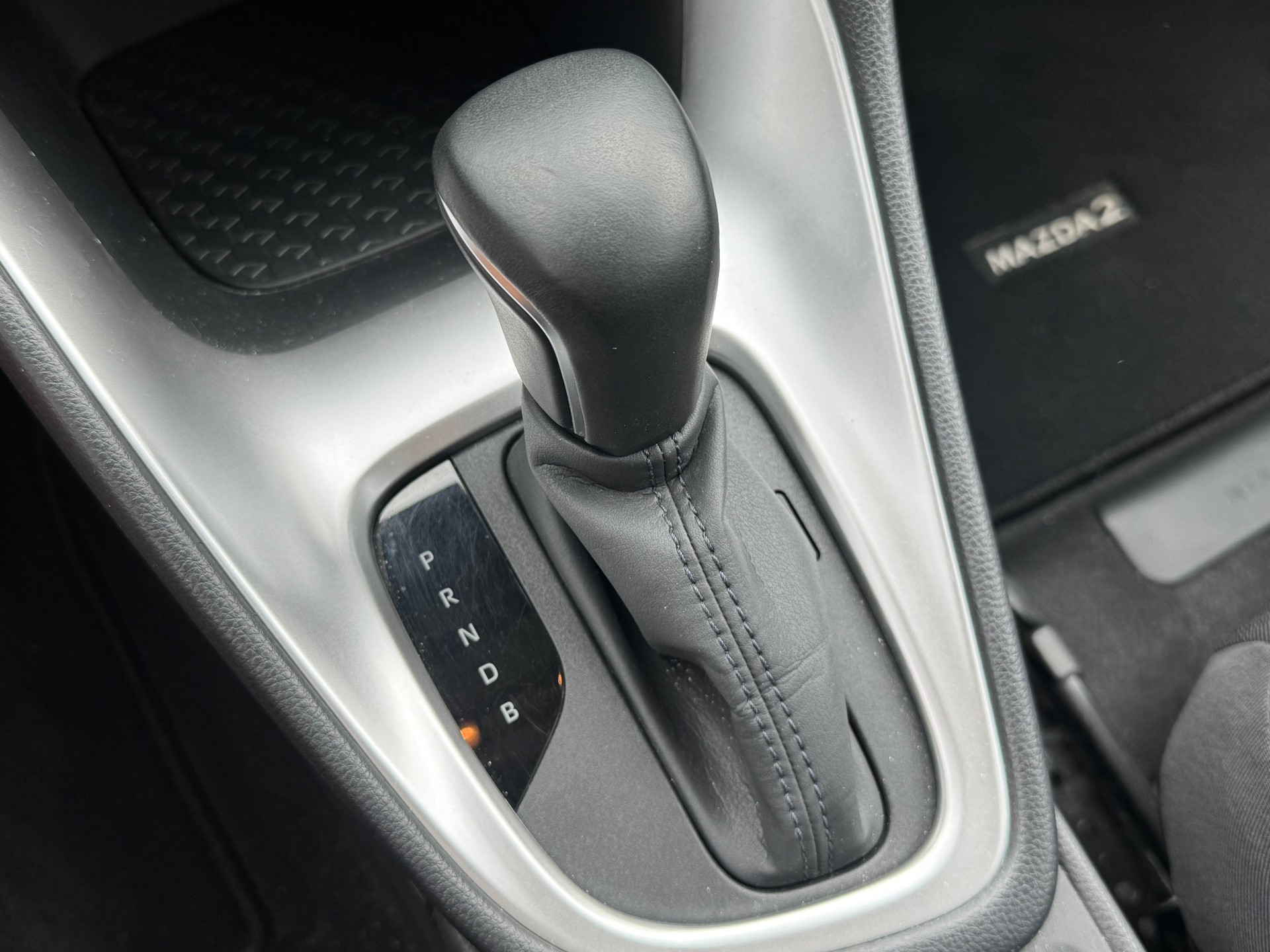 MAZDA 2 Hybrid Agile-image-9