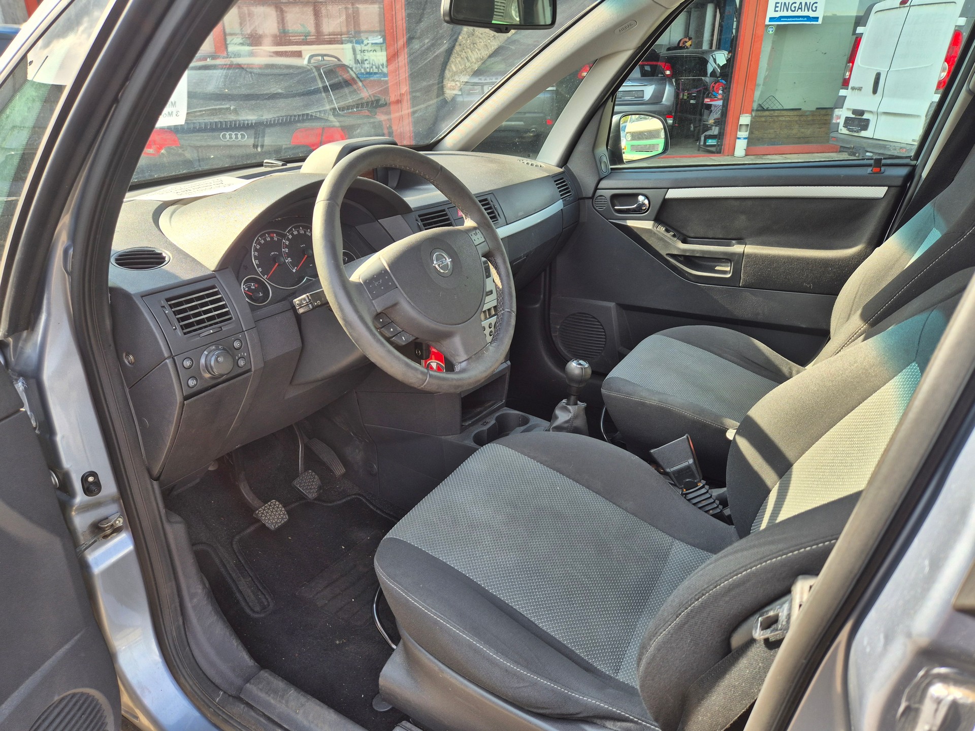 OPEL Meriva 1.8i 16V Cosmo-image-12