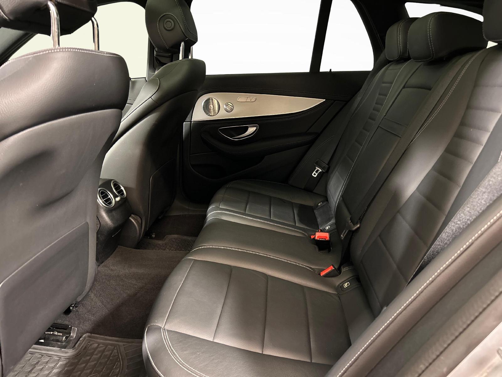 MERCEDES-BENZ E 220 d AMG Line 4matic Kombi-showroom-element-3