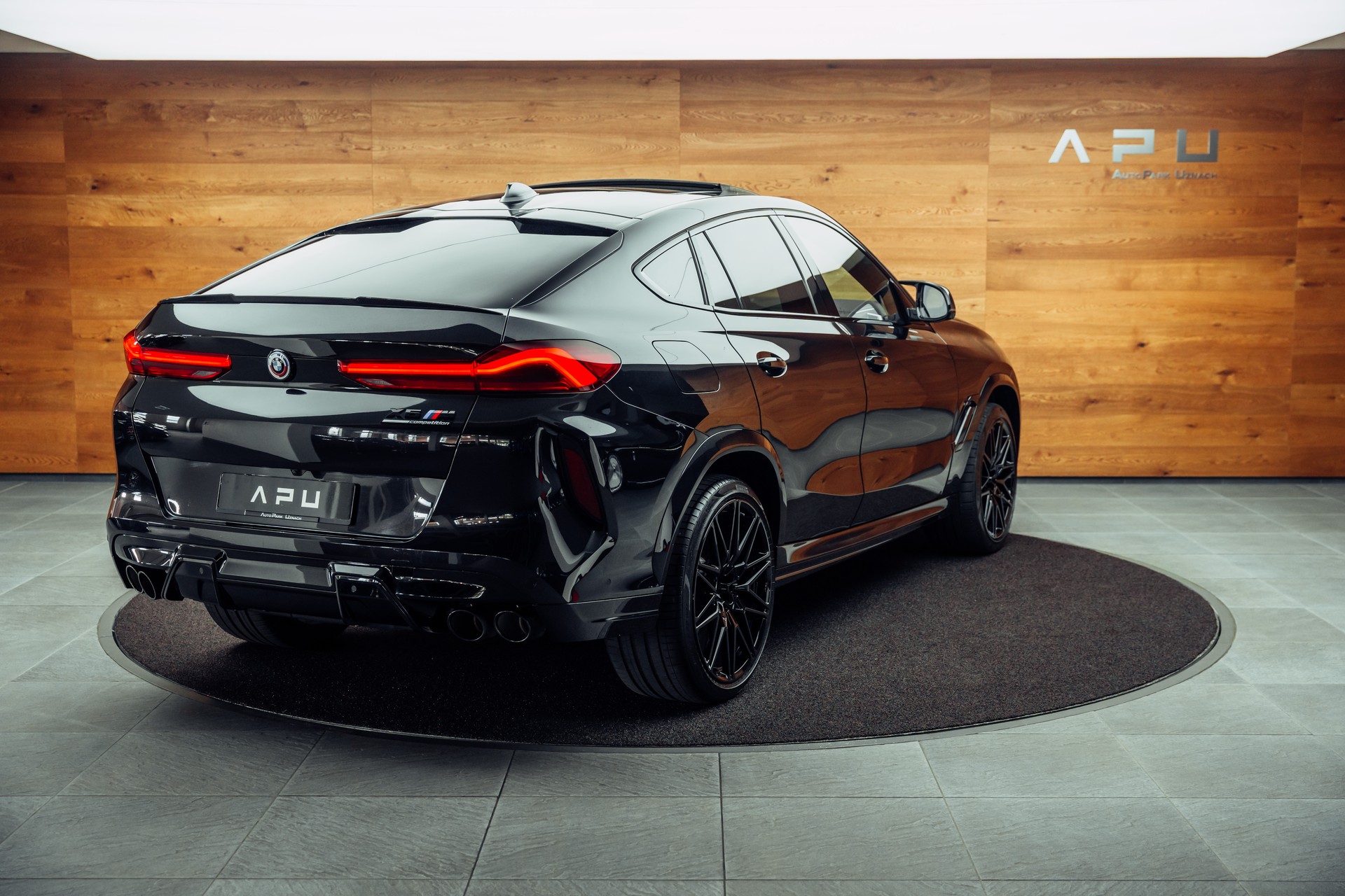BMW X6M Steptronic M Competition-showroom-element-1