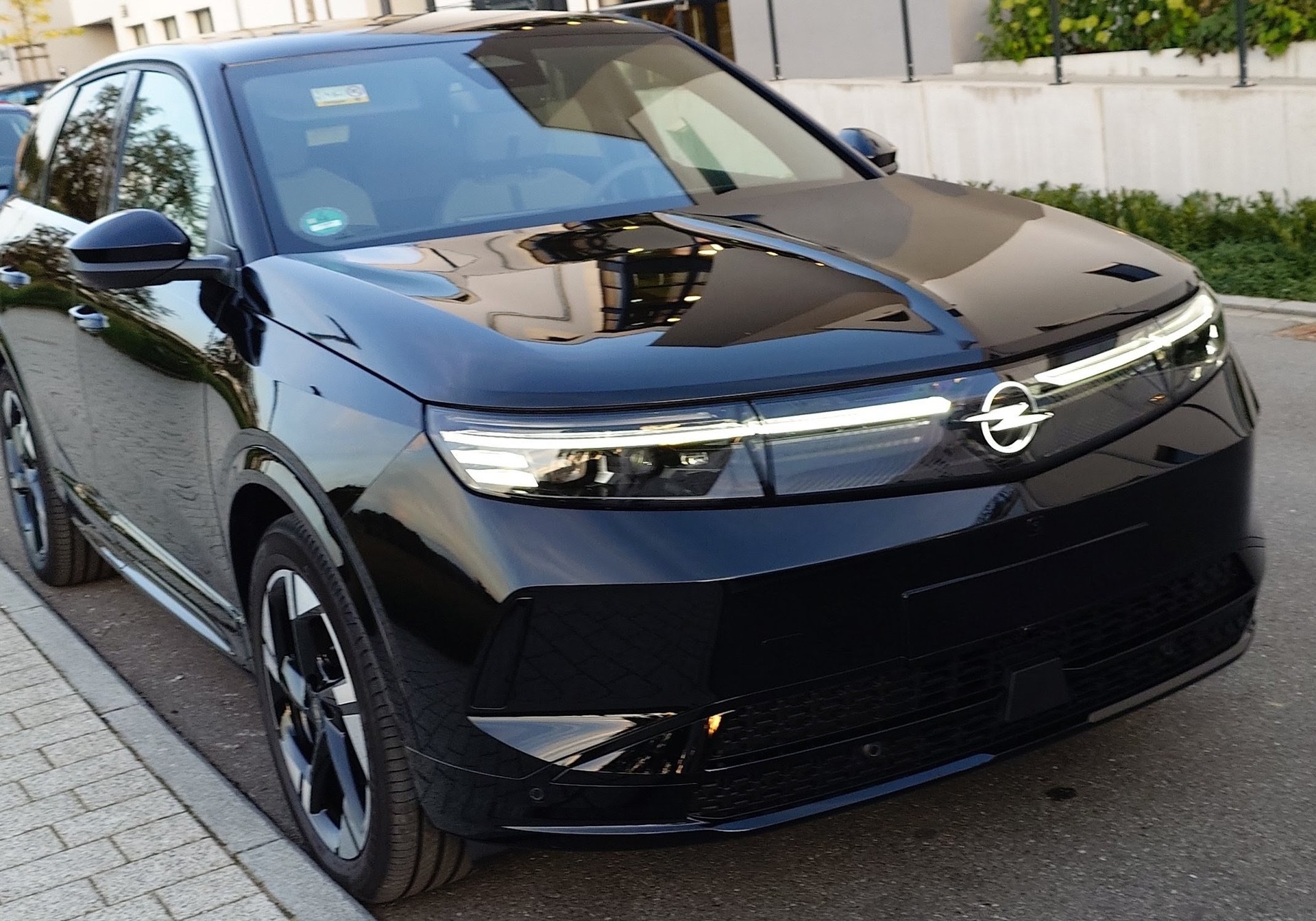 OPEL Grandland -e Ultimate TOP-Ausstattung, Anhängerkupplung-image-1