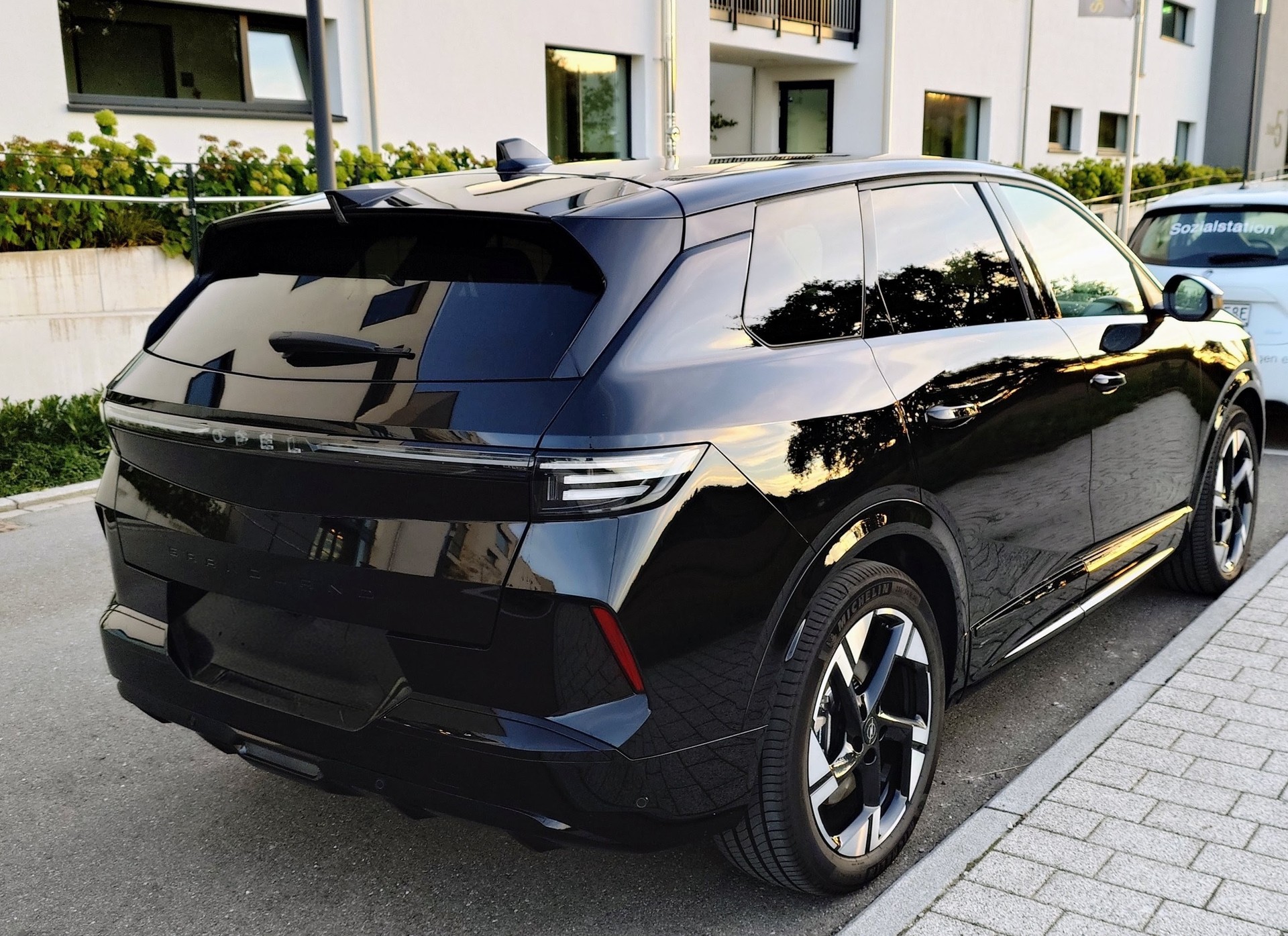 OPEL Grandland -e Ultimate TOP-Ausstattung, Anhängerkupplung-image-2