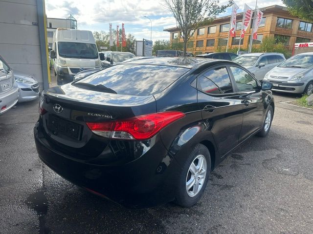 HYUNDAI ELANTRA 1.6-showroom-element-3