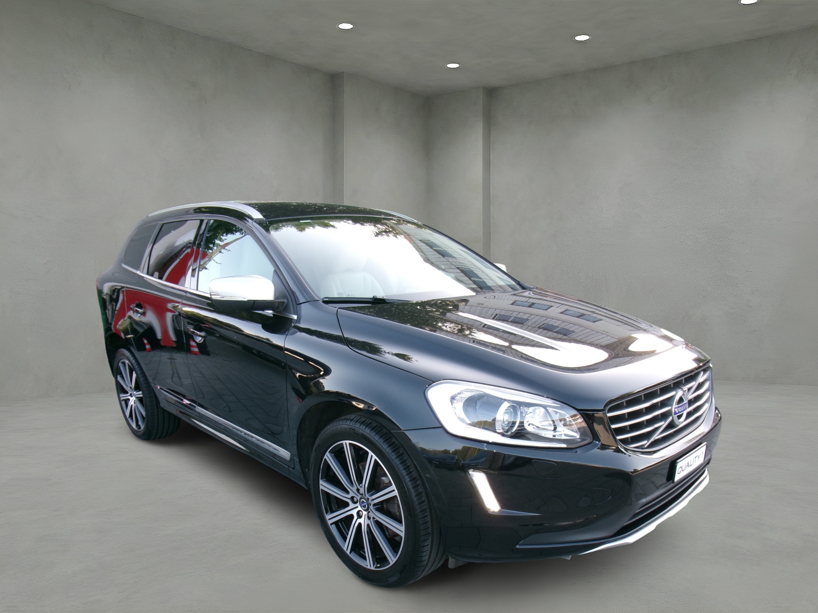 VOLVO XC60 D5 AWD Summum Geartronic-showroom-element-1