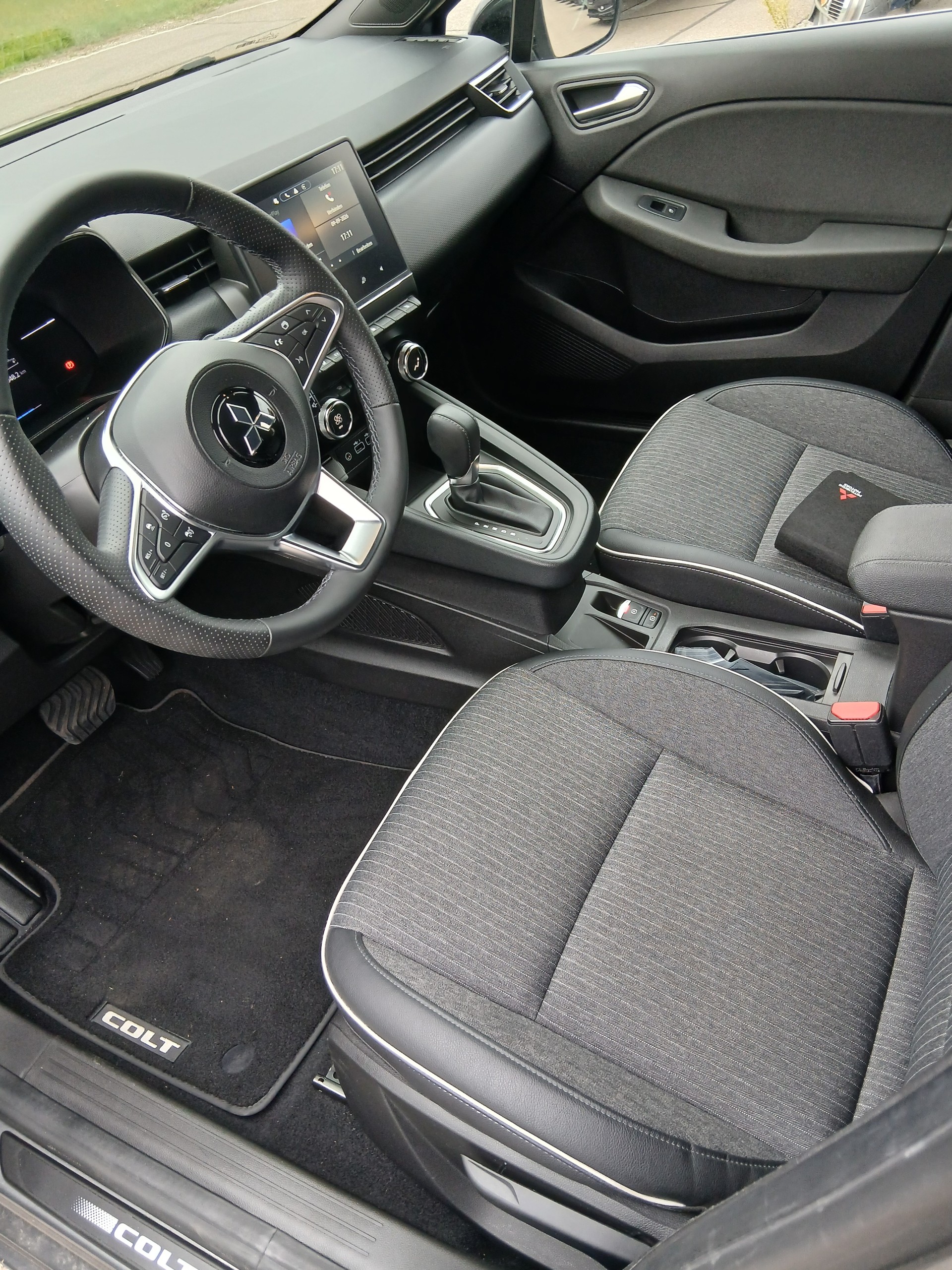 MITSUBISHI COLT 1.6 HEV Invite-image-4