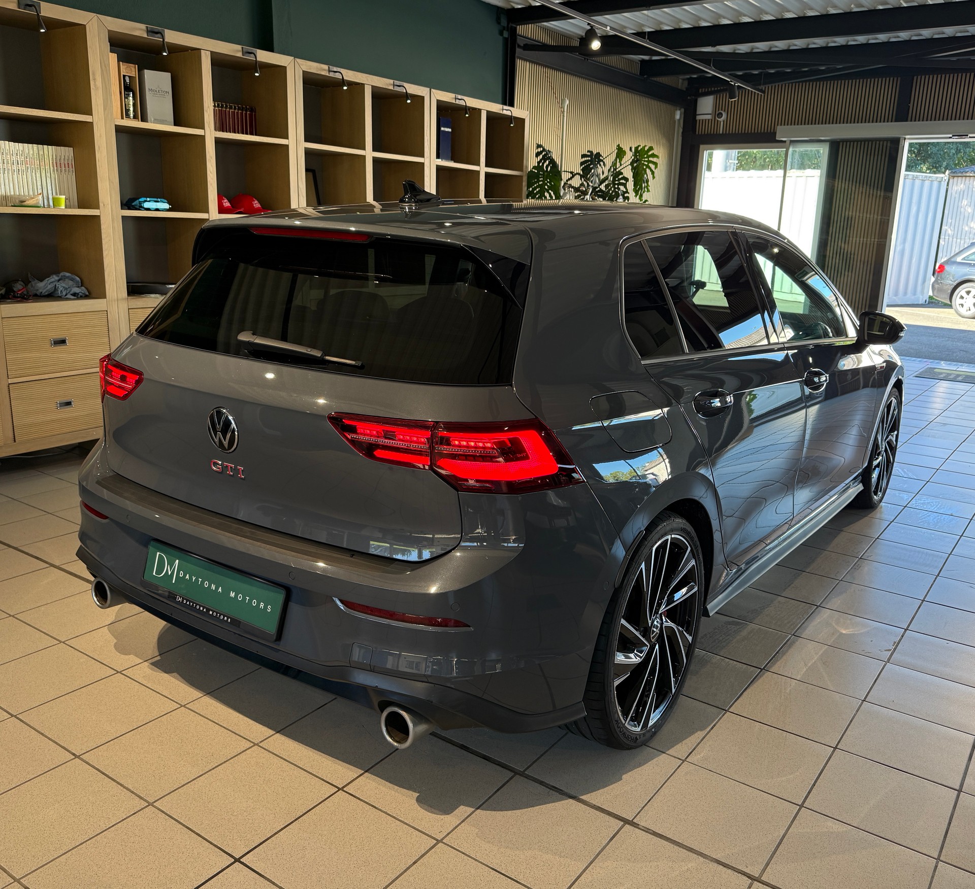 VW Golf 2.0 TSI GTI DSG-showroom-element-2