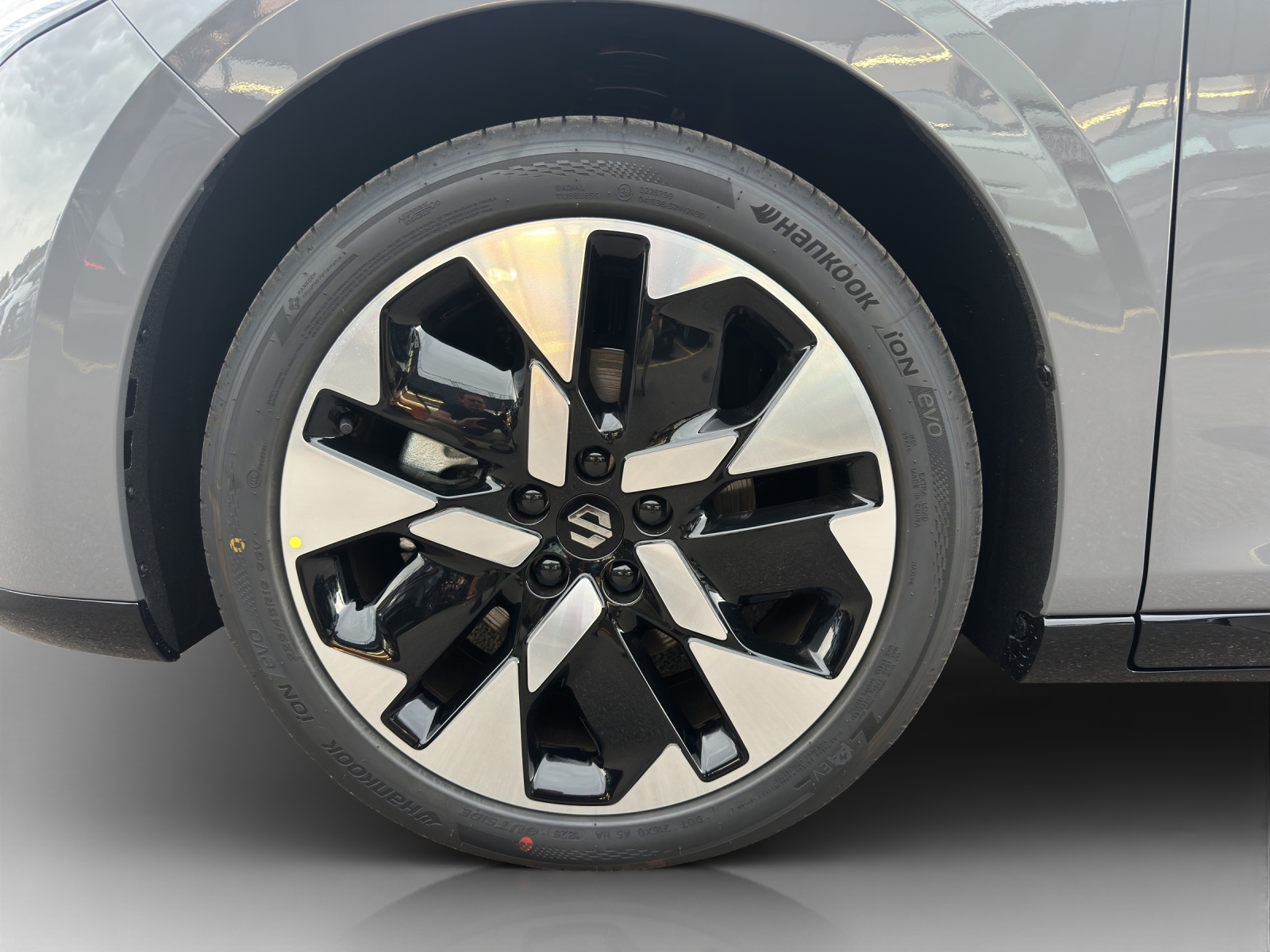 LEAPMOTOR B05 EV-image-14