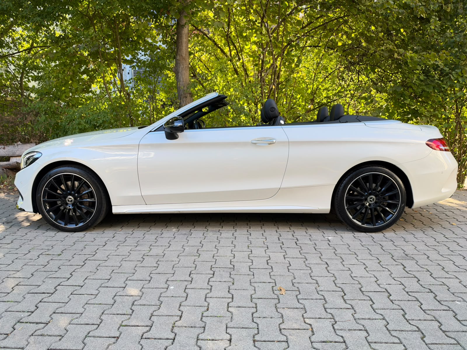 MERCEDES-BENZ C 250 Cabriolet AMG Line 9G-Tronic NIGHT Edition-showroom-element-3