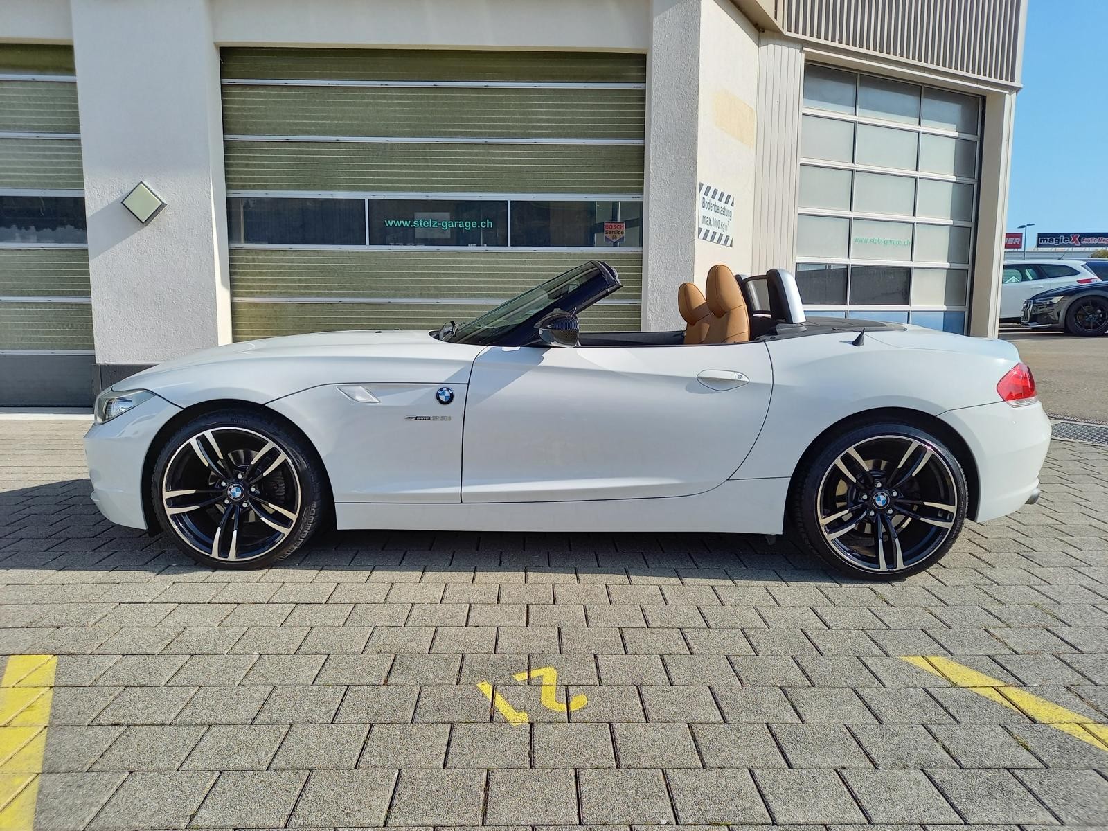 BMW Z4 sDrive23i-showroom-element-2