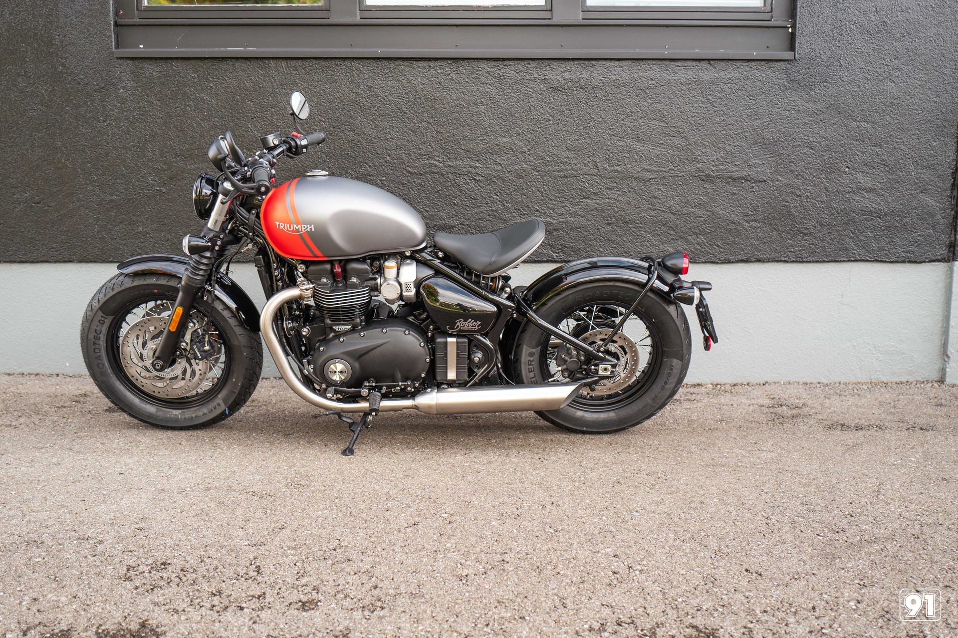 TRIUMPH Bonneville 1200  Bobber-image-2