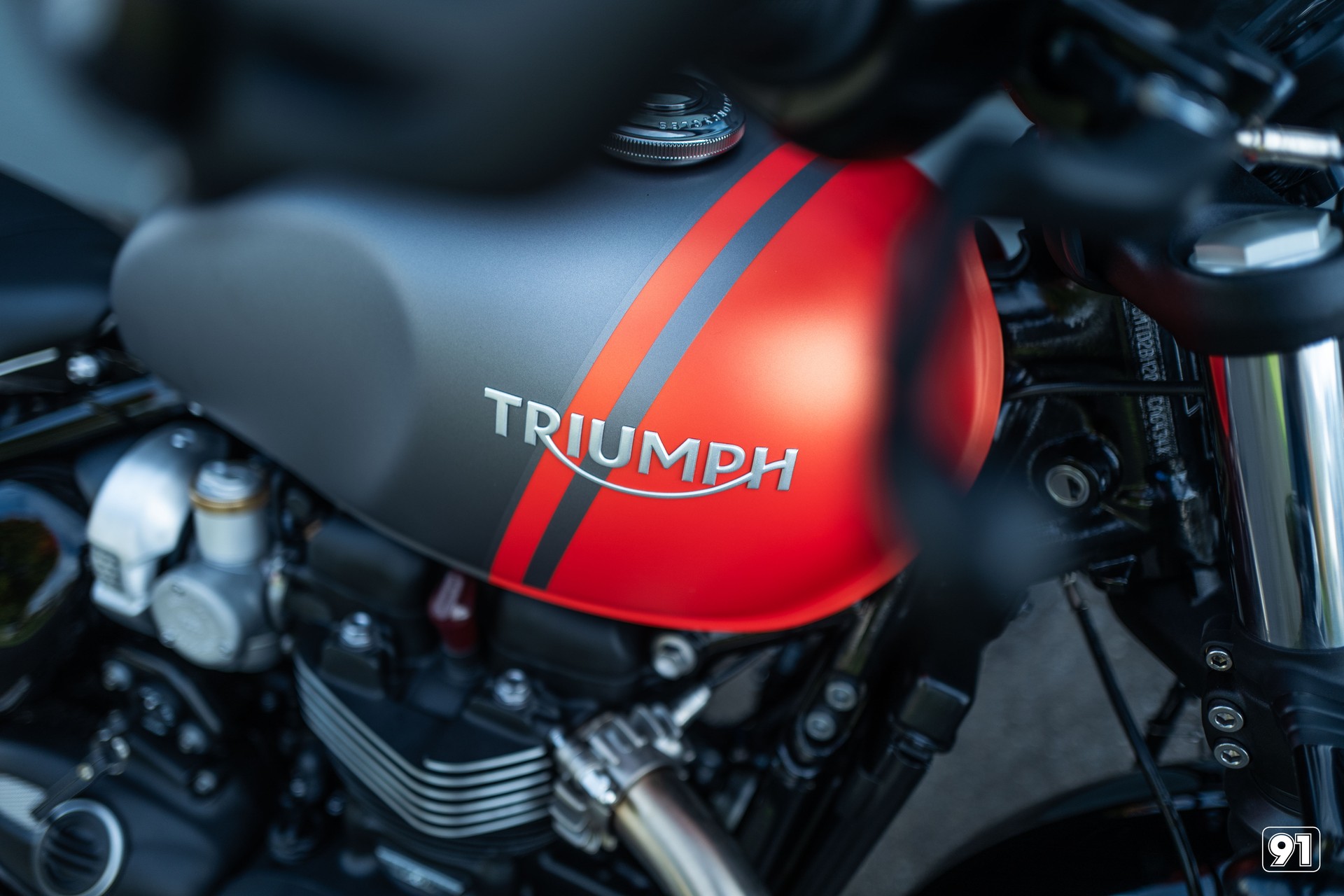TRIUMPH Bonneville 1200  Bobber-image-1