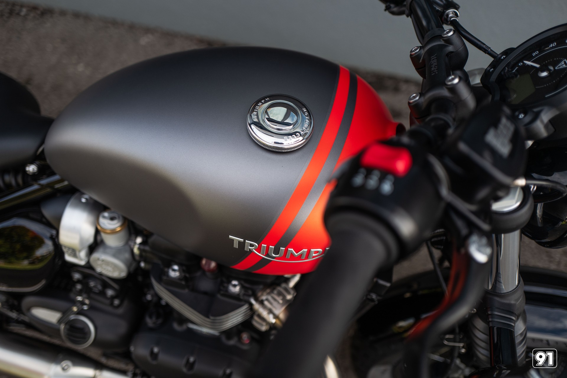TRIUMPH Bonneville 1200  Bobber-image-5