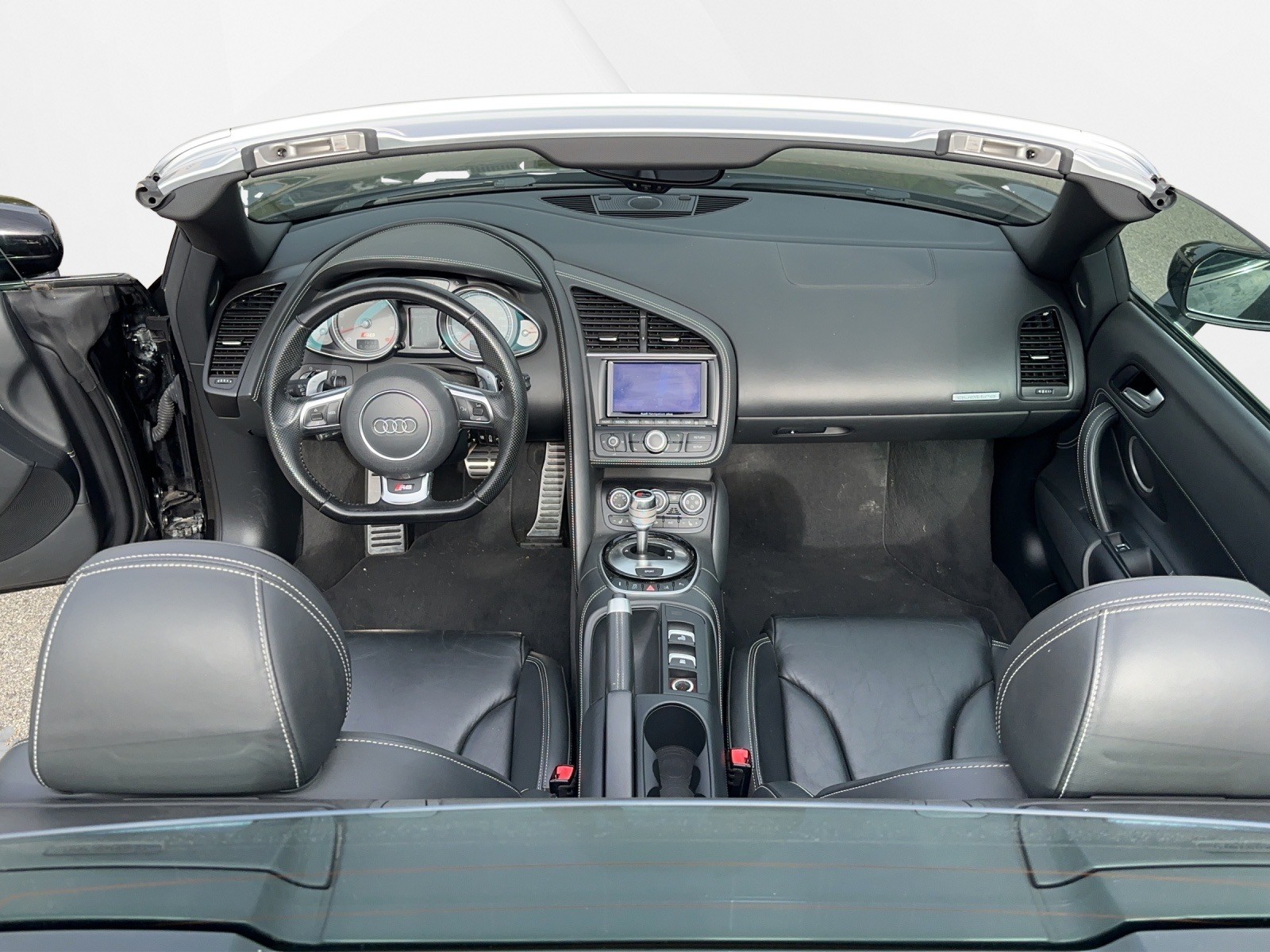 AUDI R8 Spyder 4.2 FSI V8 quattro S-Tronic-image-11