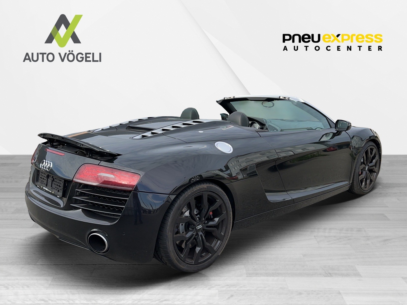 AUDI R8 Spyder 4.2 FSI V8 quattro S-Tronic-image-5