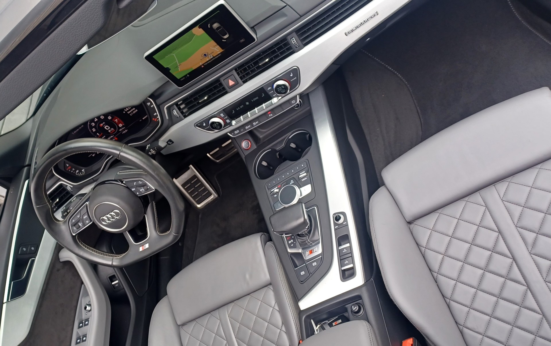 AUDI S5 Cabriolet 3.0 TFSI quattro tiptronic-image-12