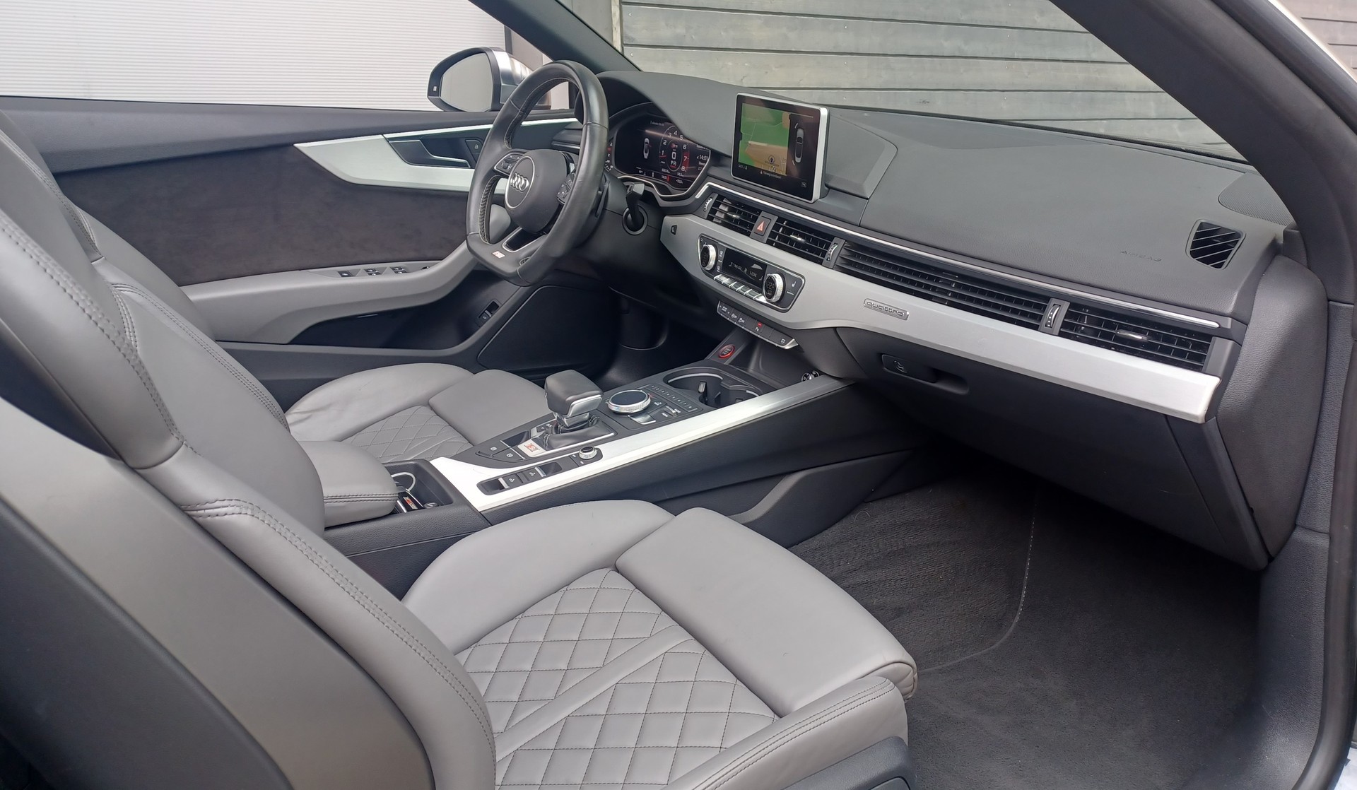 AUDI S5 Cabriolet 3.0 TFSI quattro tiptronic-image-10