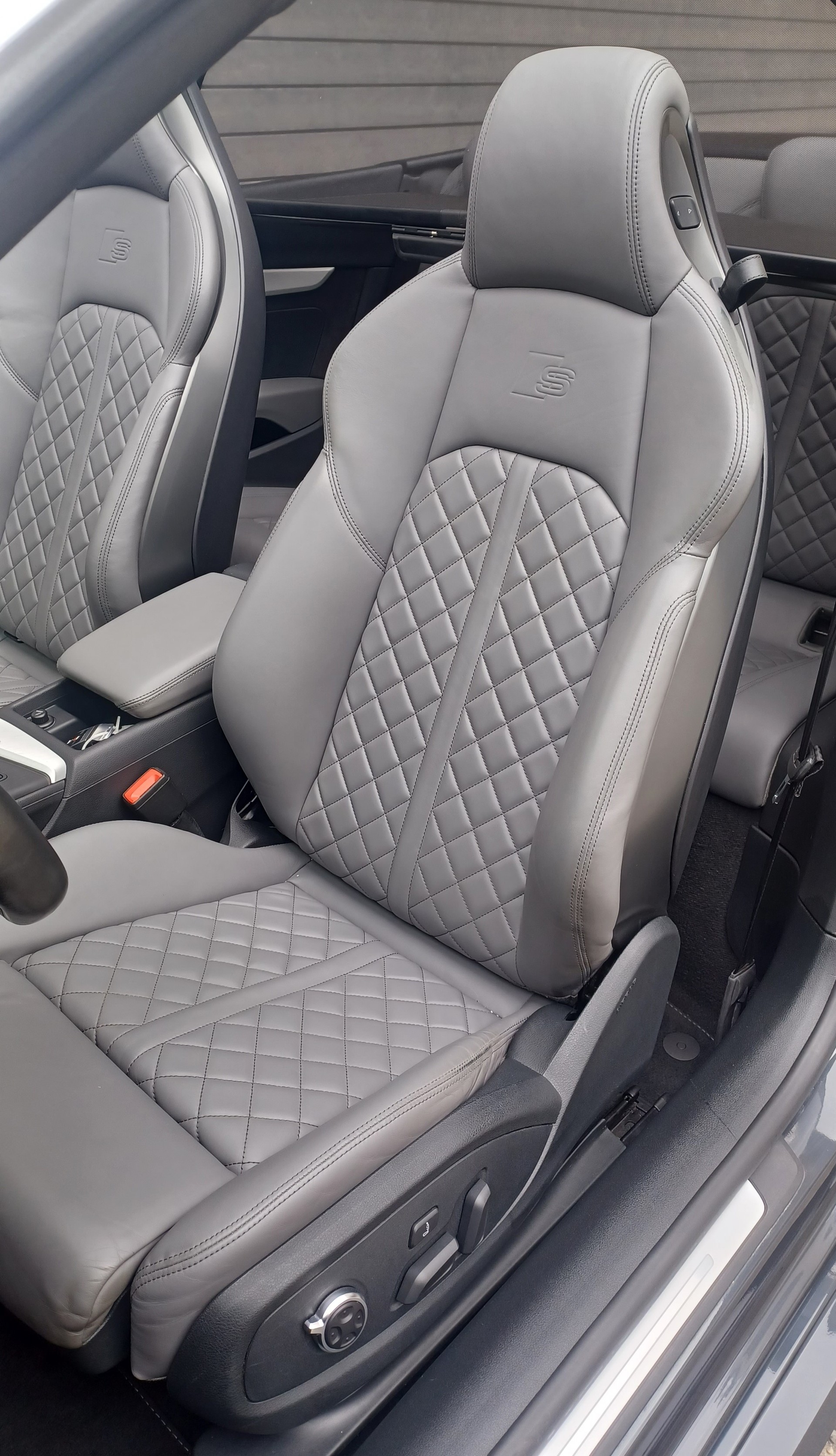 AUDI S5 Cabriolet 3.0 TFSI quattro tiptronic-image-15