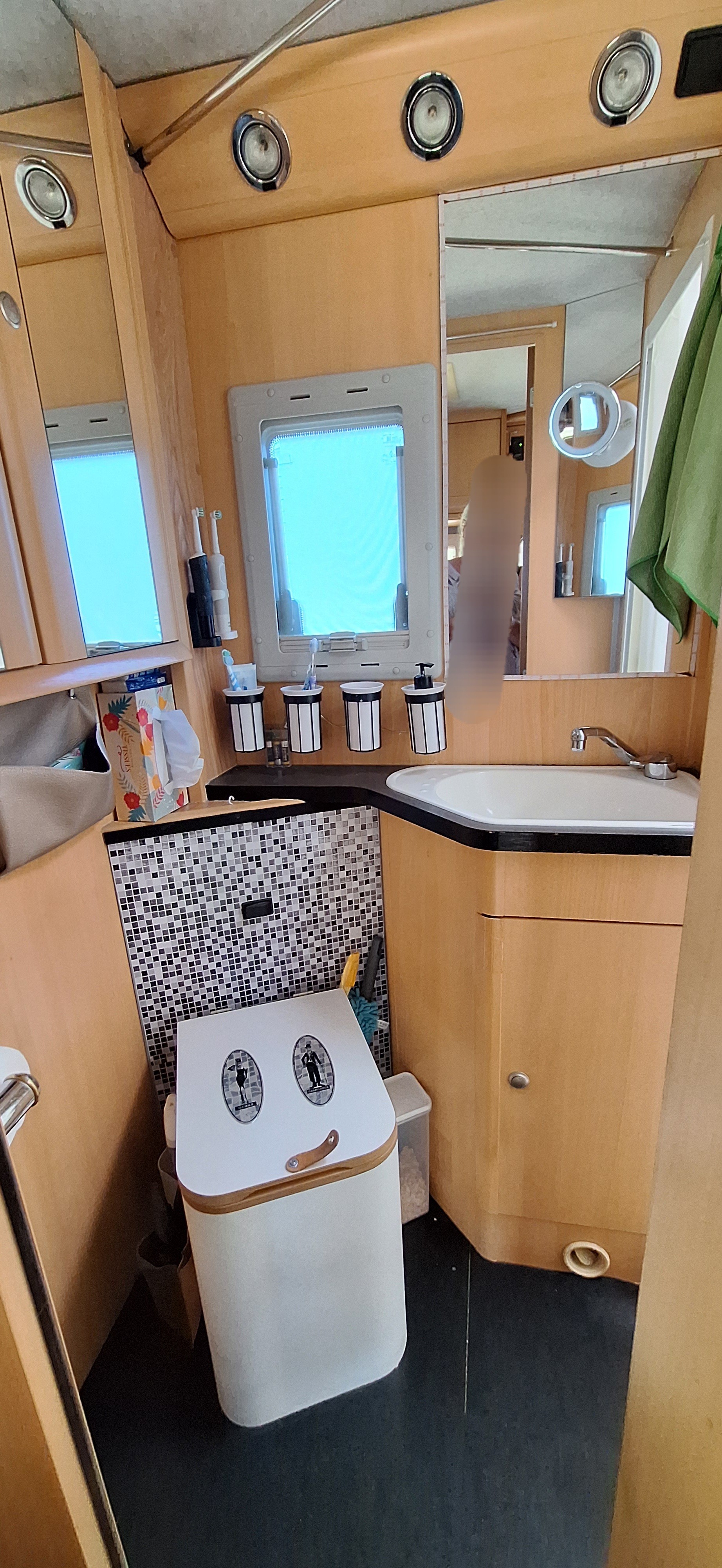IVECO Phoenix 7000 RS Alkove-image-8